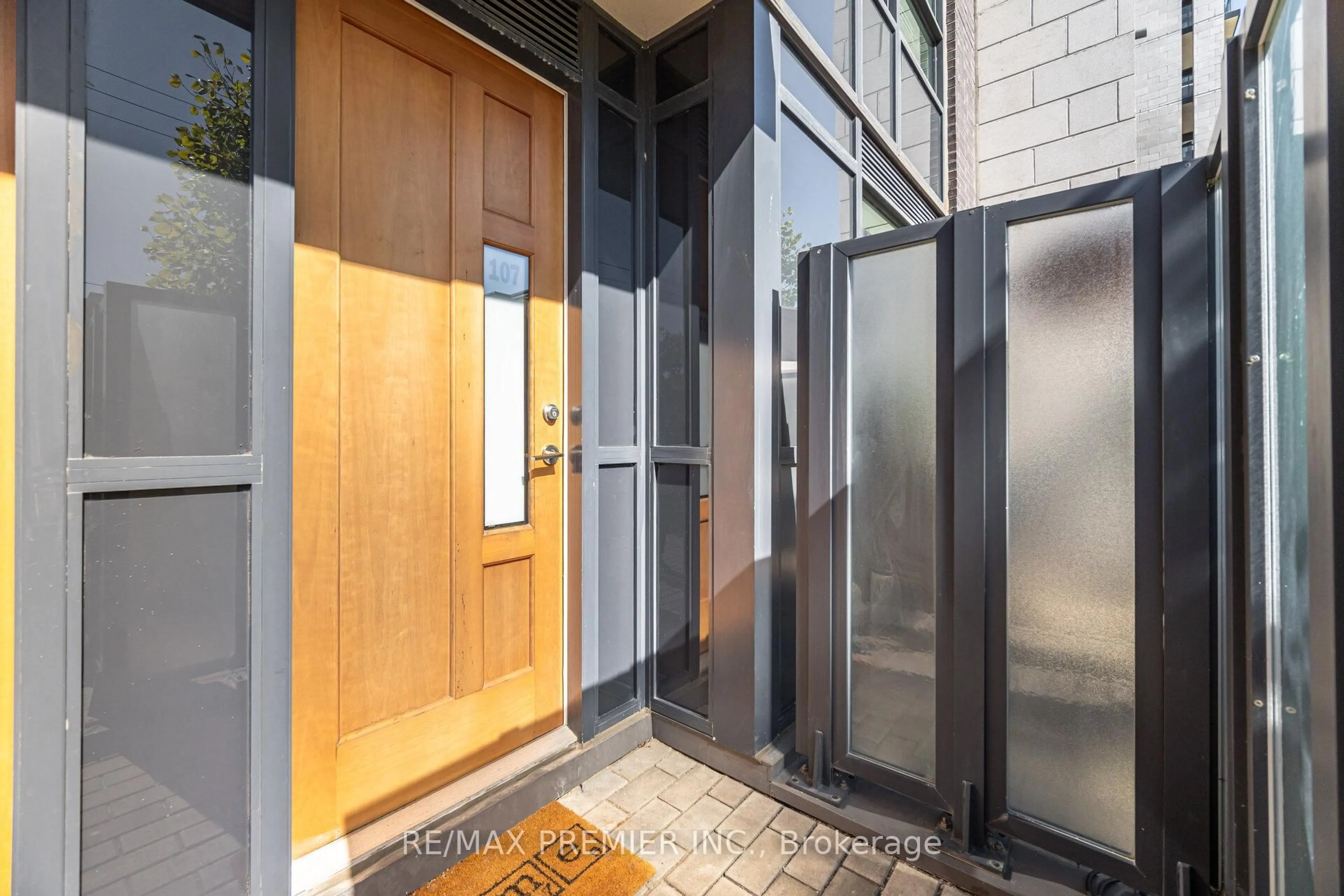 Indoor entryway for 2800 KEELE St #TH 107, Toronto Ontario M3M 0B8