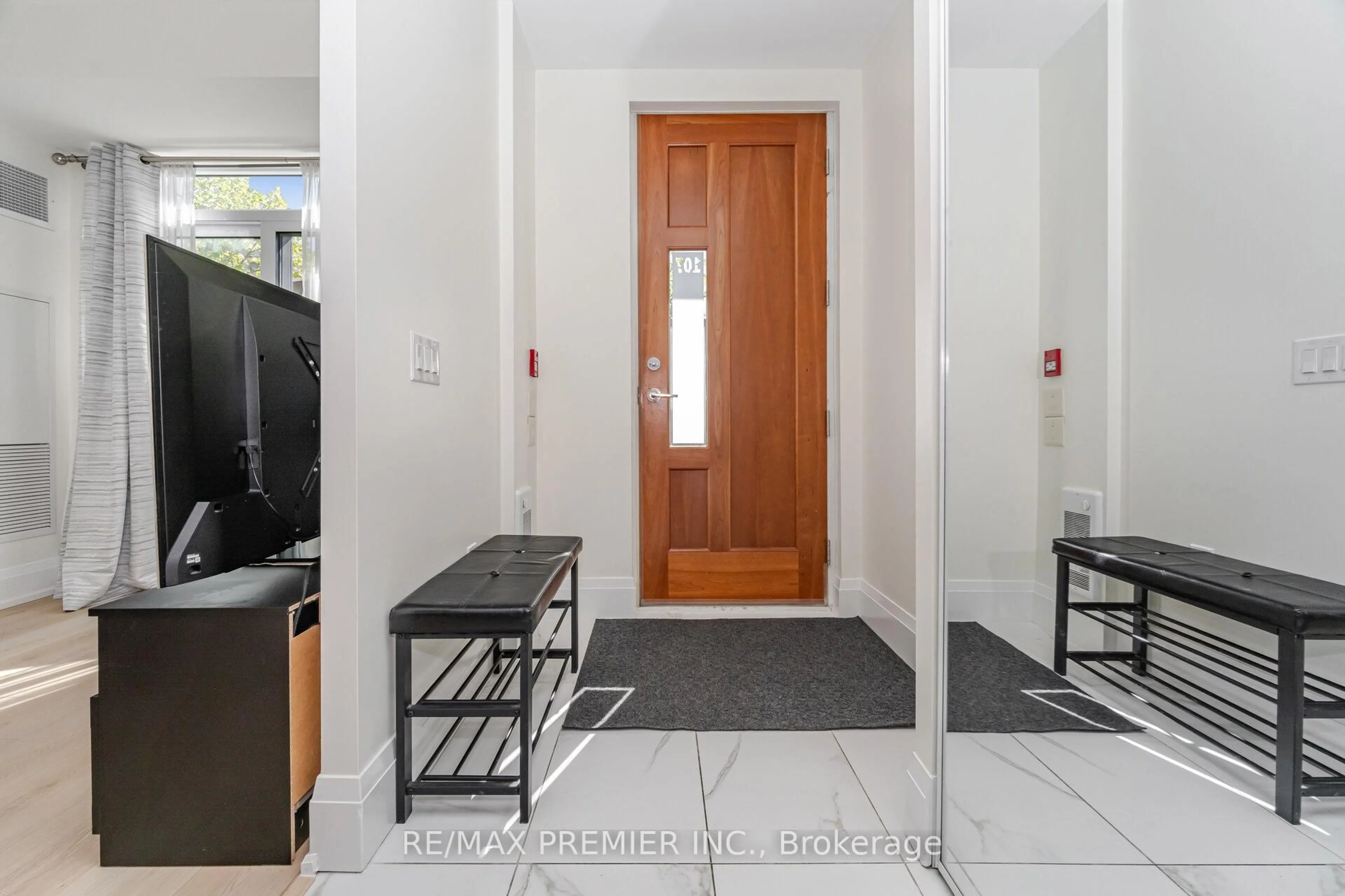 Indoor entryway for 2800 KEELE St #TH 107, Toronto Ontario M3M 0B8