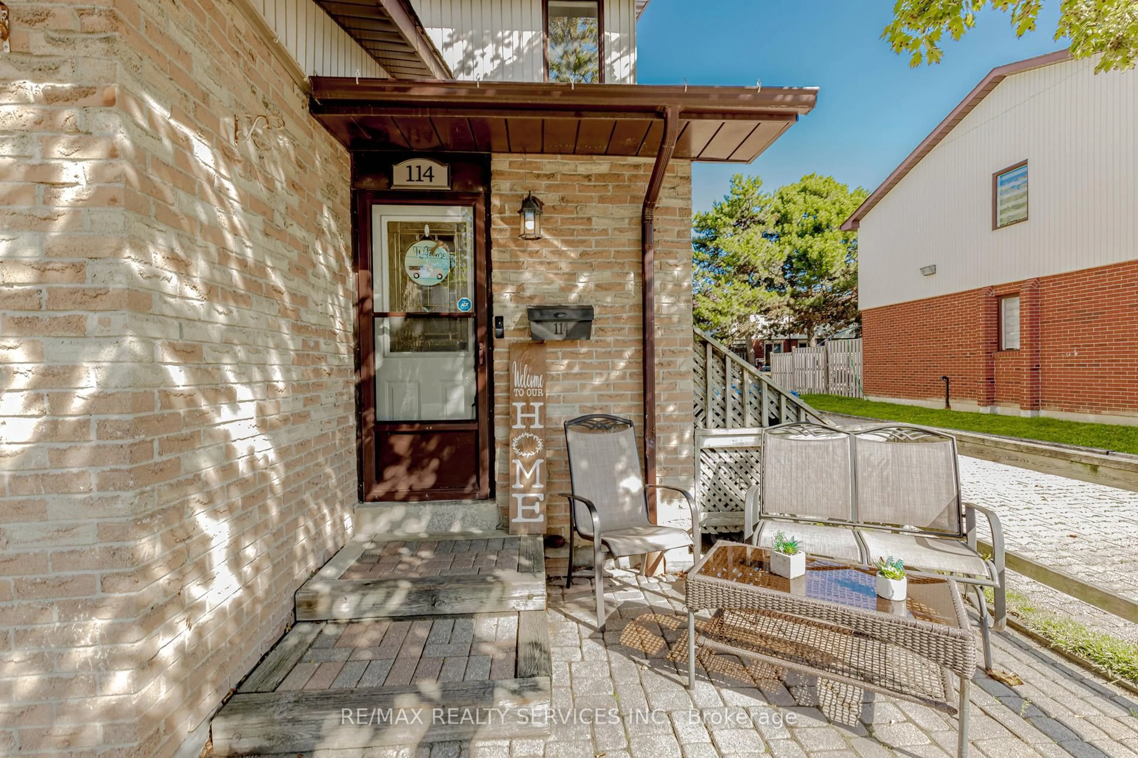Patio, street for 114 Foster Cres #114, Brampton Ontario L6V 3M8