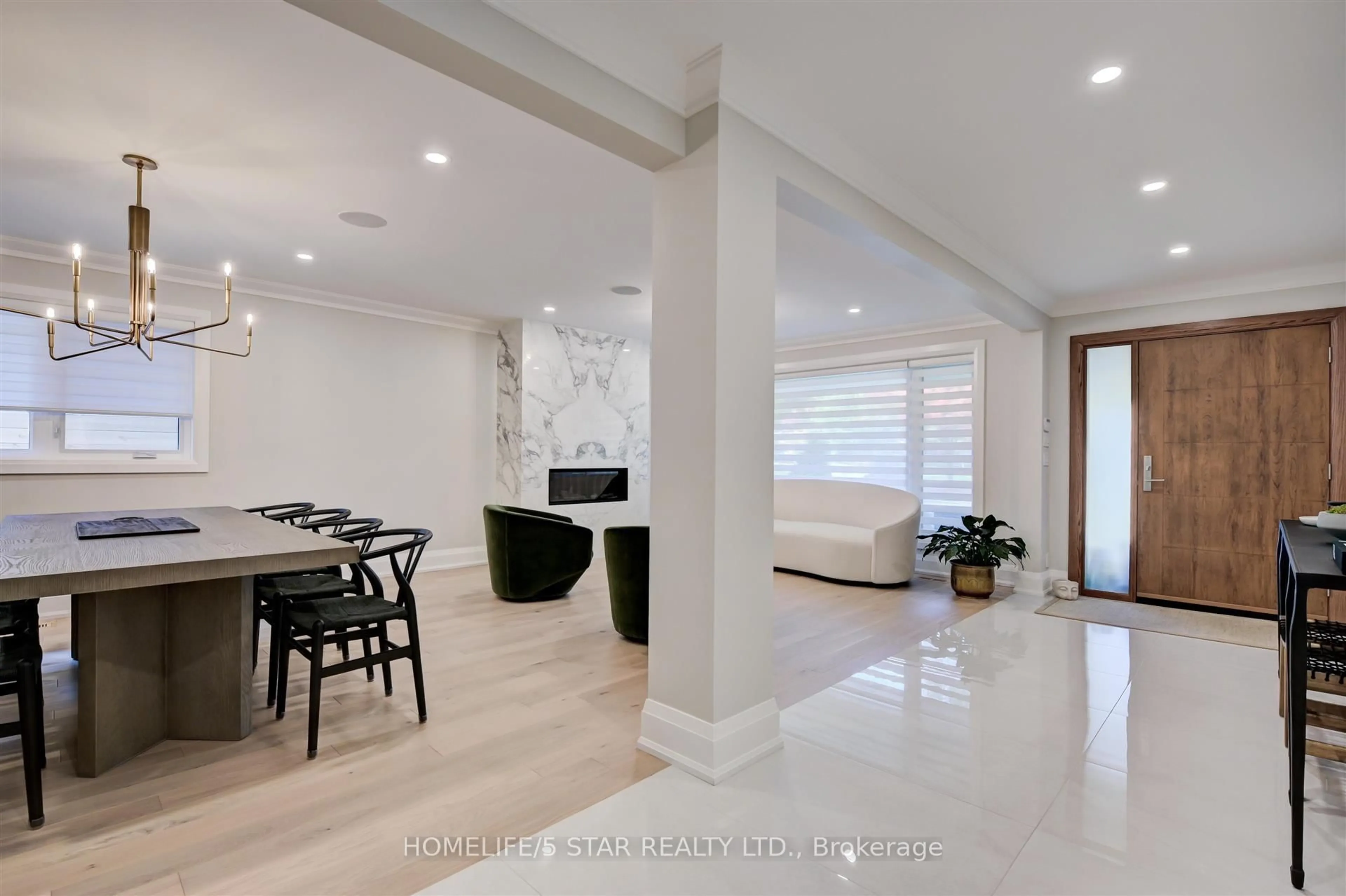 Unknown for 7 Kingsborough Cres, Toronto Ontario M9R 2T8