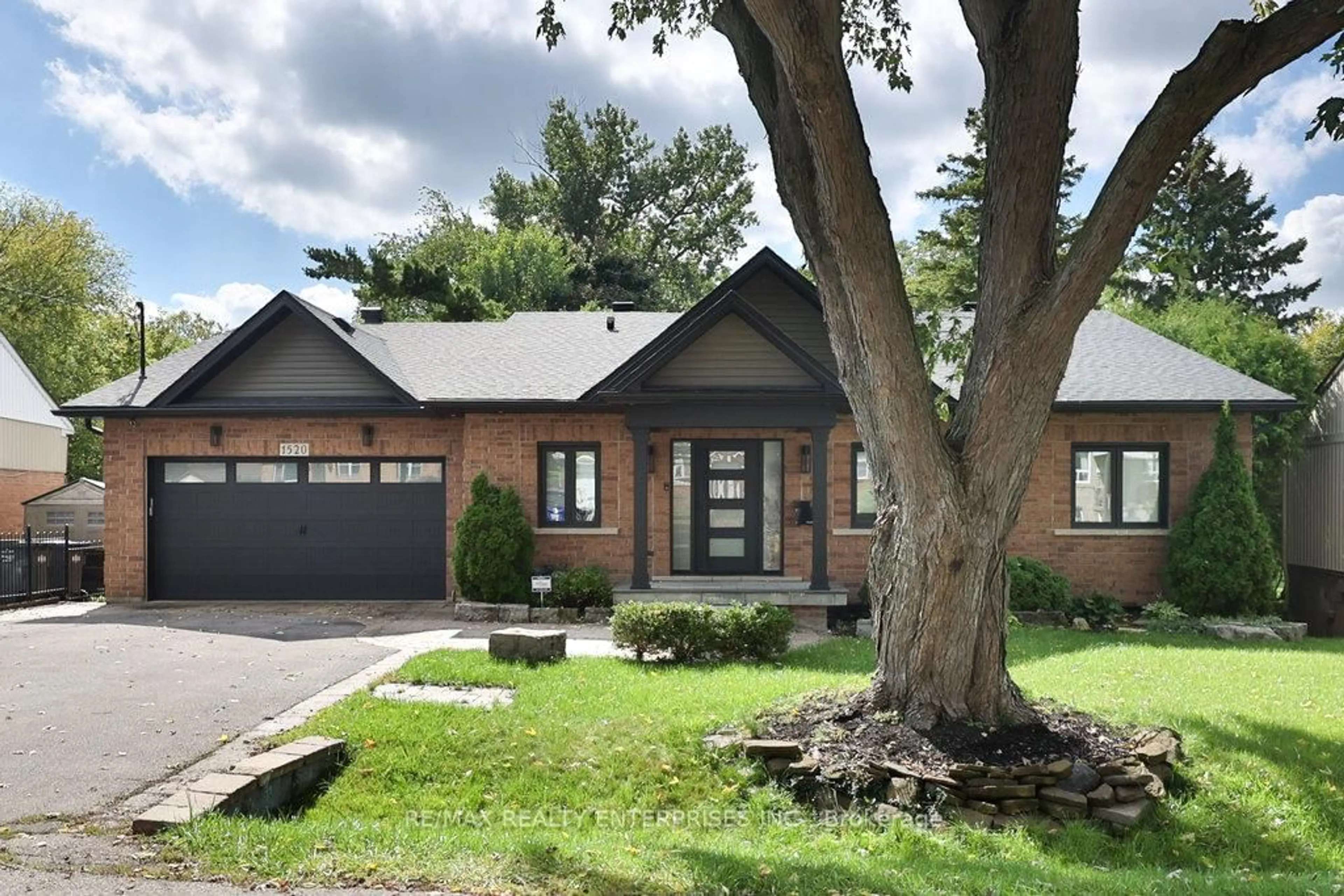 Home with brick exterior material, street for 1520 Drymen Cres, Mississauga Ontario L5G 2P2