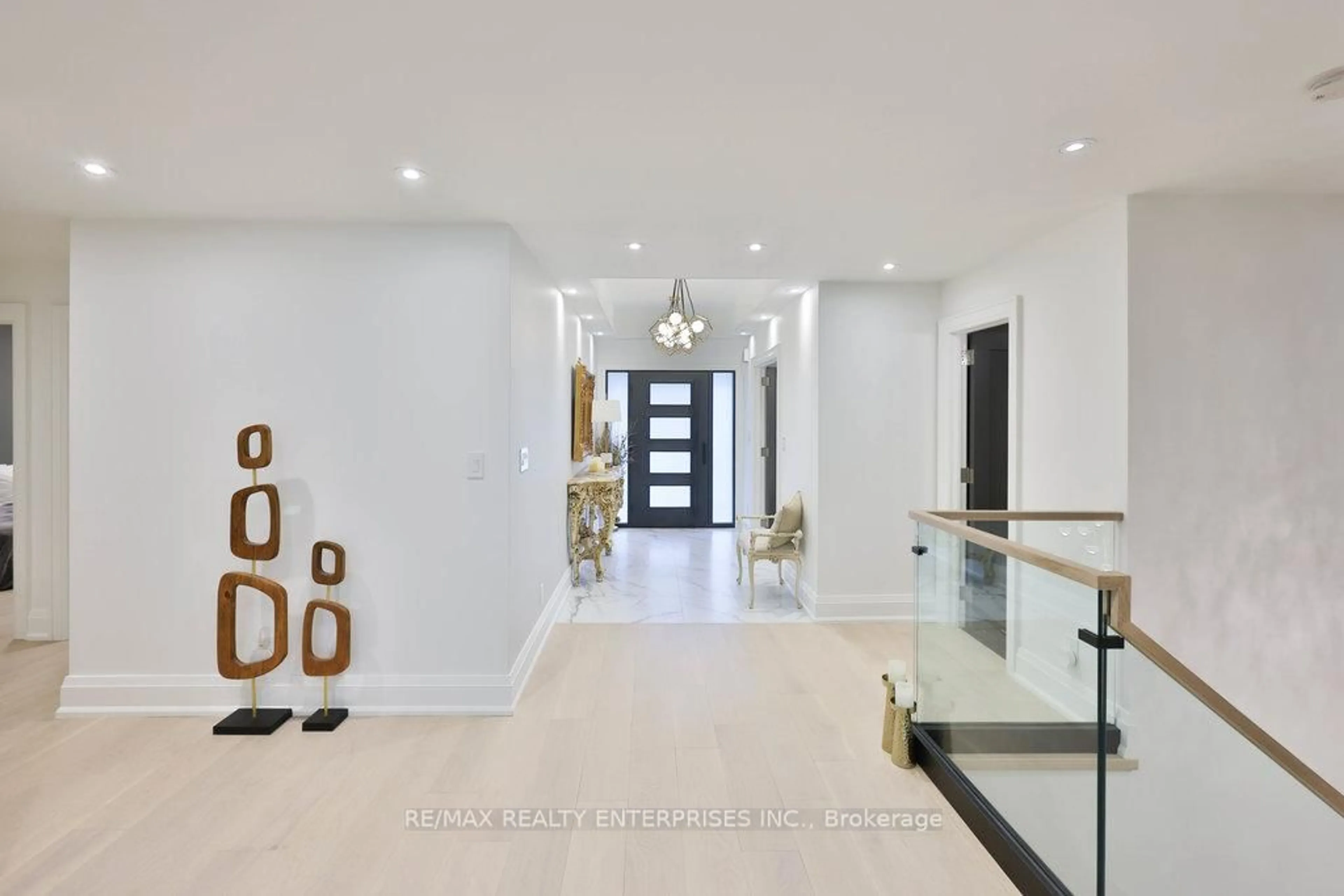 Indoor foyer for 1520 Drymen Cres, Mississauga Ontario L5G 2P2