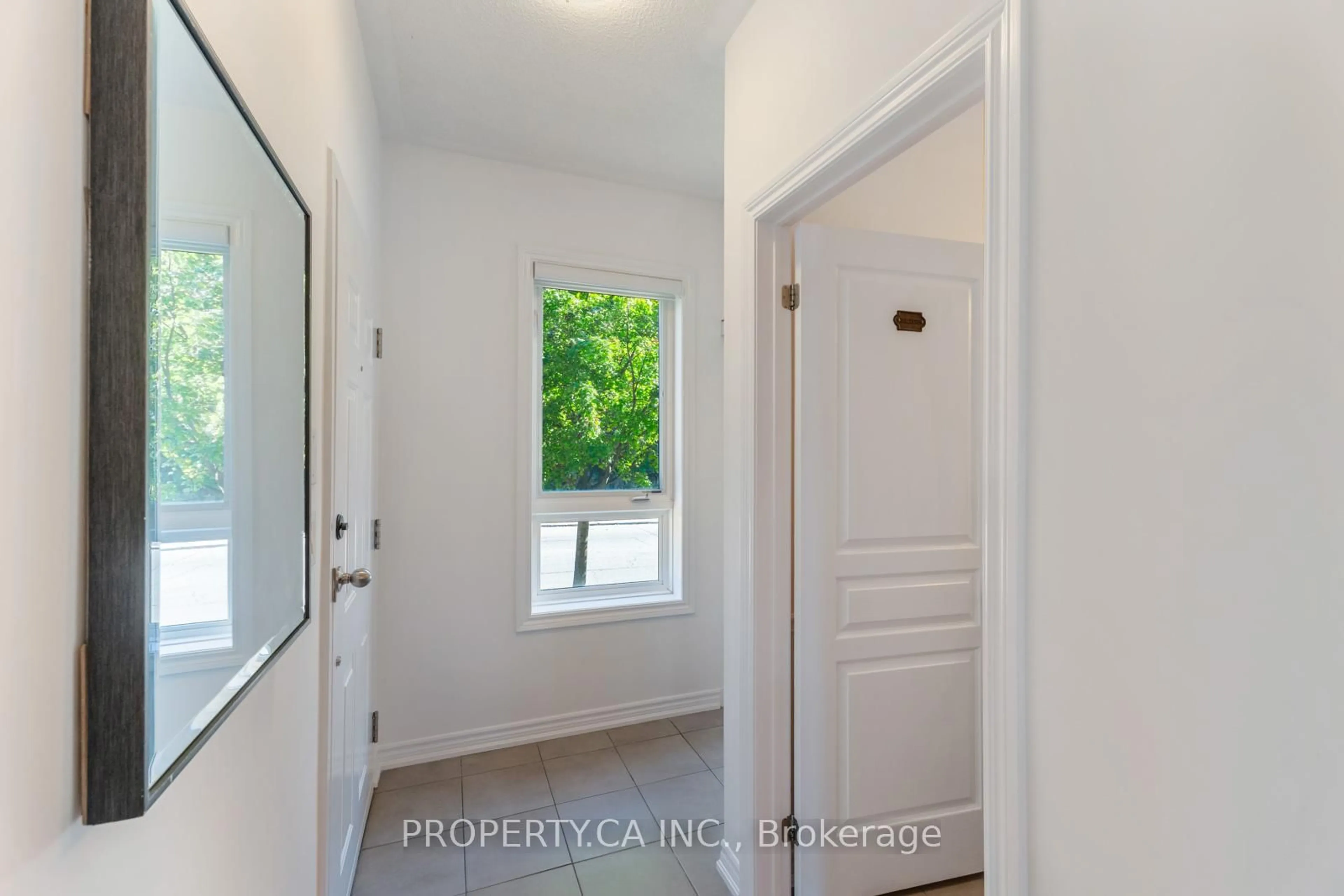 Indoor entryway for 96 Caledonia Park Rd #2, Toronto Ontario M6H 0B1