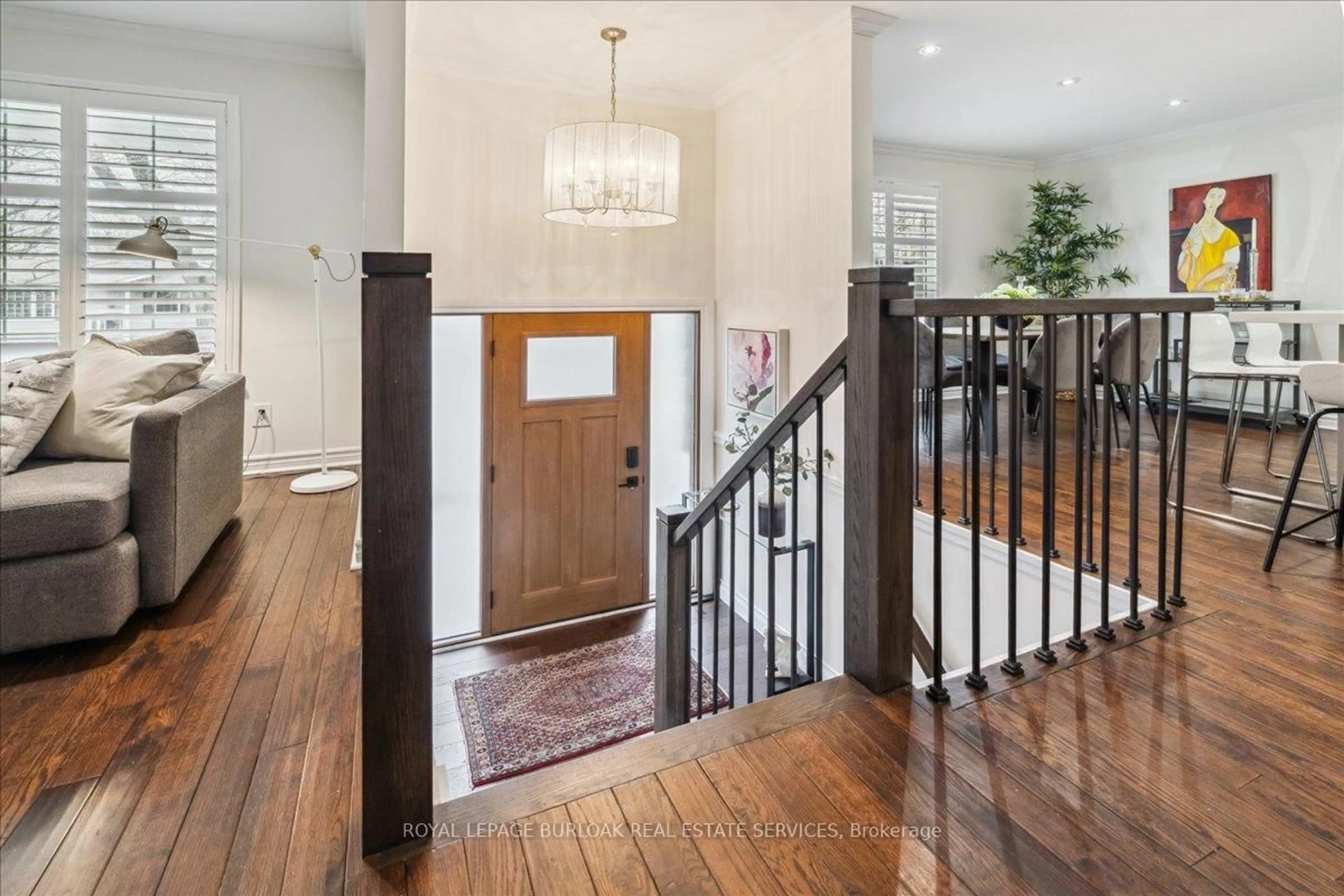 Indoor foyer for 692 Catalina Cres, Burlington Ontario L7L 5B8