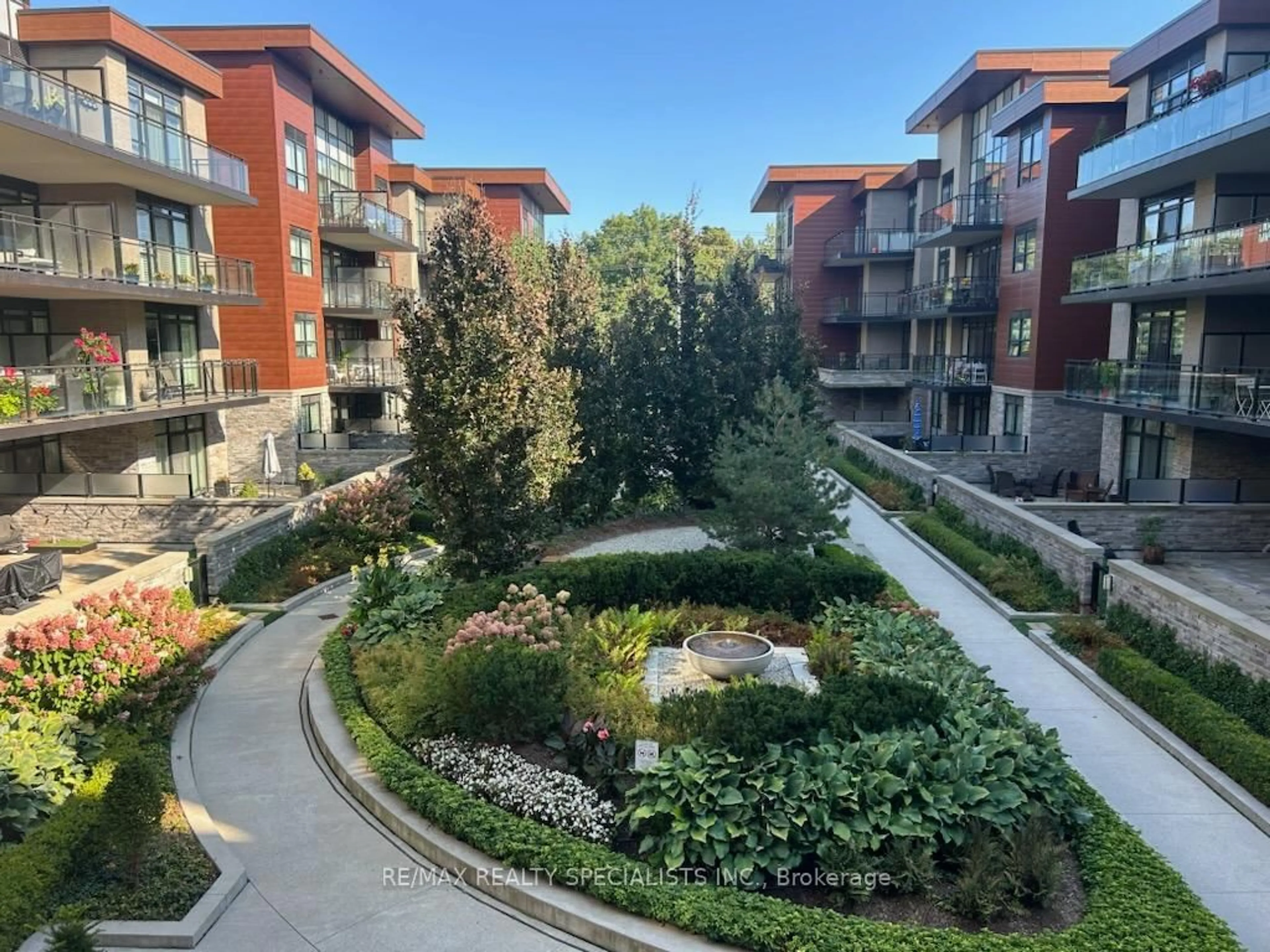 A pic from outside/outdoor area/front of a property/back of a property/a pic from drone, city buildings view from balcony for 1575 Lakeshore Rd #258, Mississauga Ontario L5J 0B1