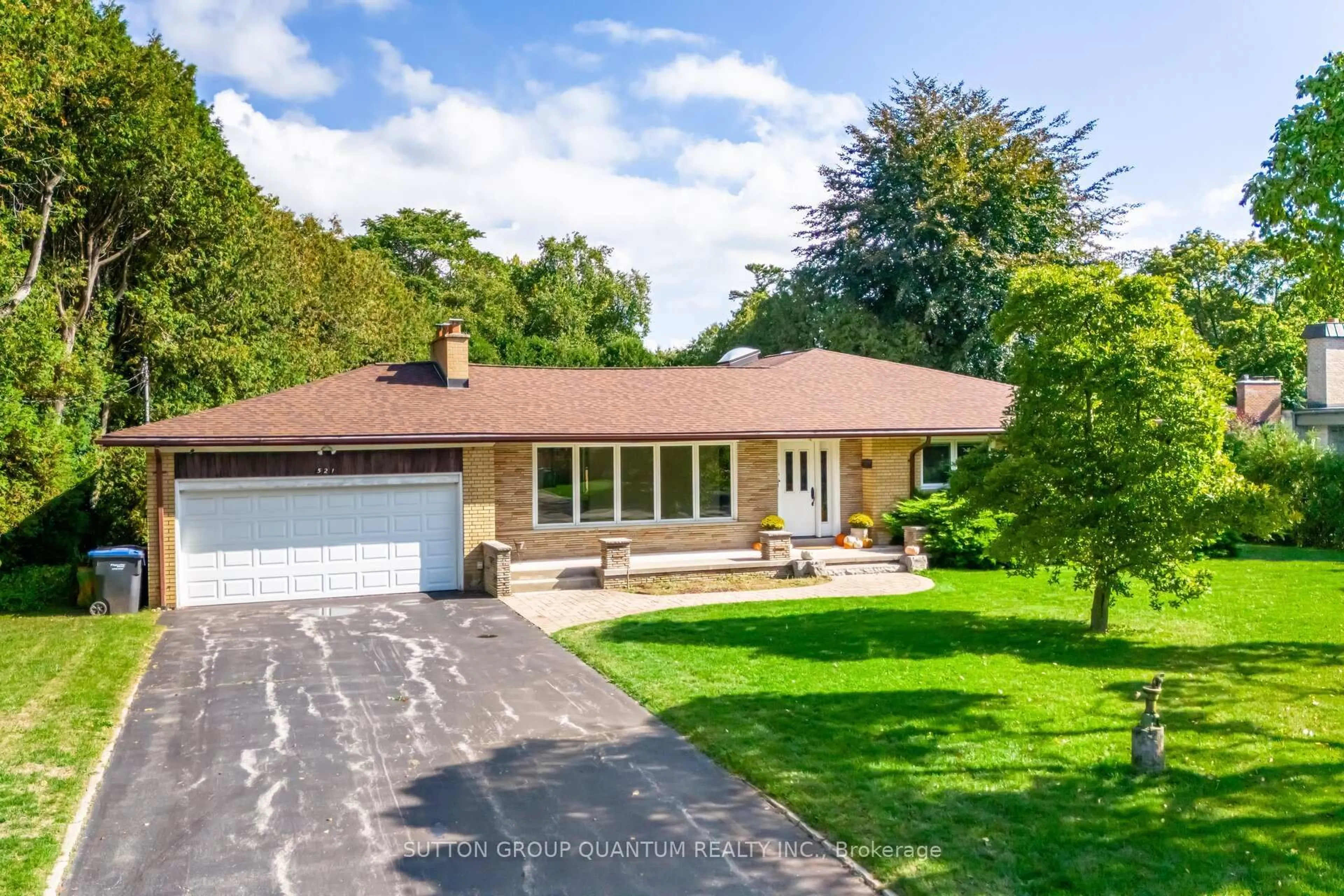 A pic from outside/outdoor area/front of a property/back of a property/a pic from drone, street for 521 Vanessa Cres, Mississauga Ontario L5H 2N4