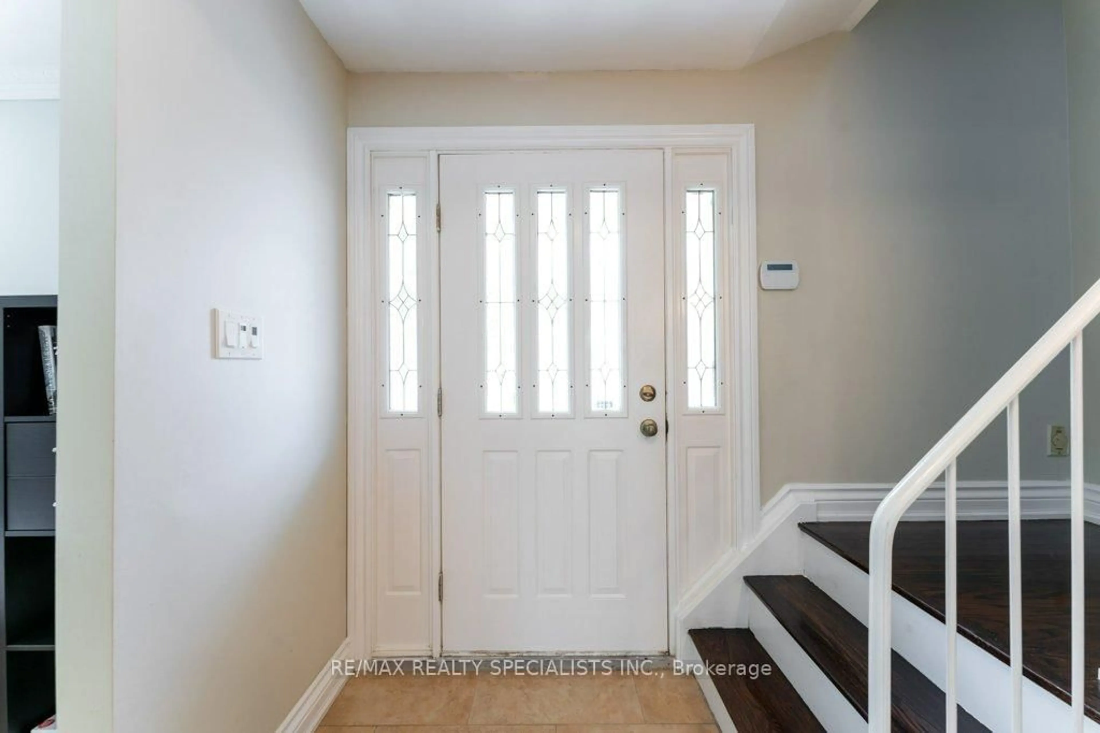 Indoor entryway for 68 Windermere Crt, Brampton Ontario L6X 2L6