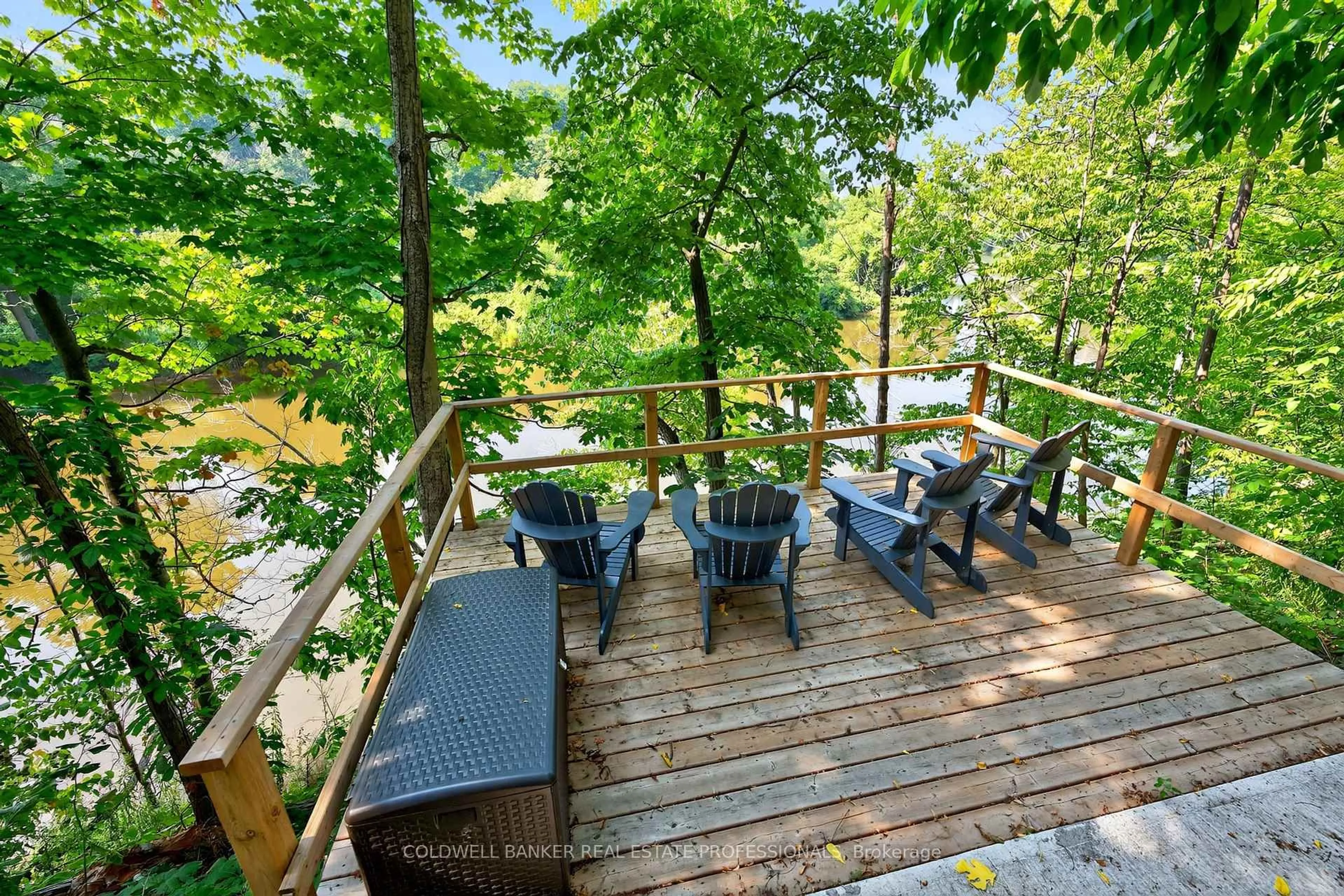 Patio, forest/trees view for 416 Trafalgar Rd, Oakville Ontario L6J 3H7