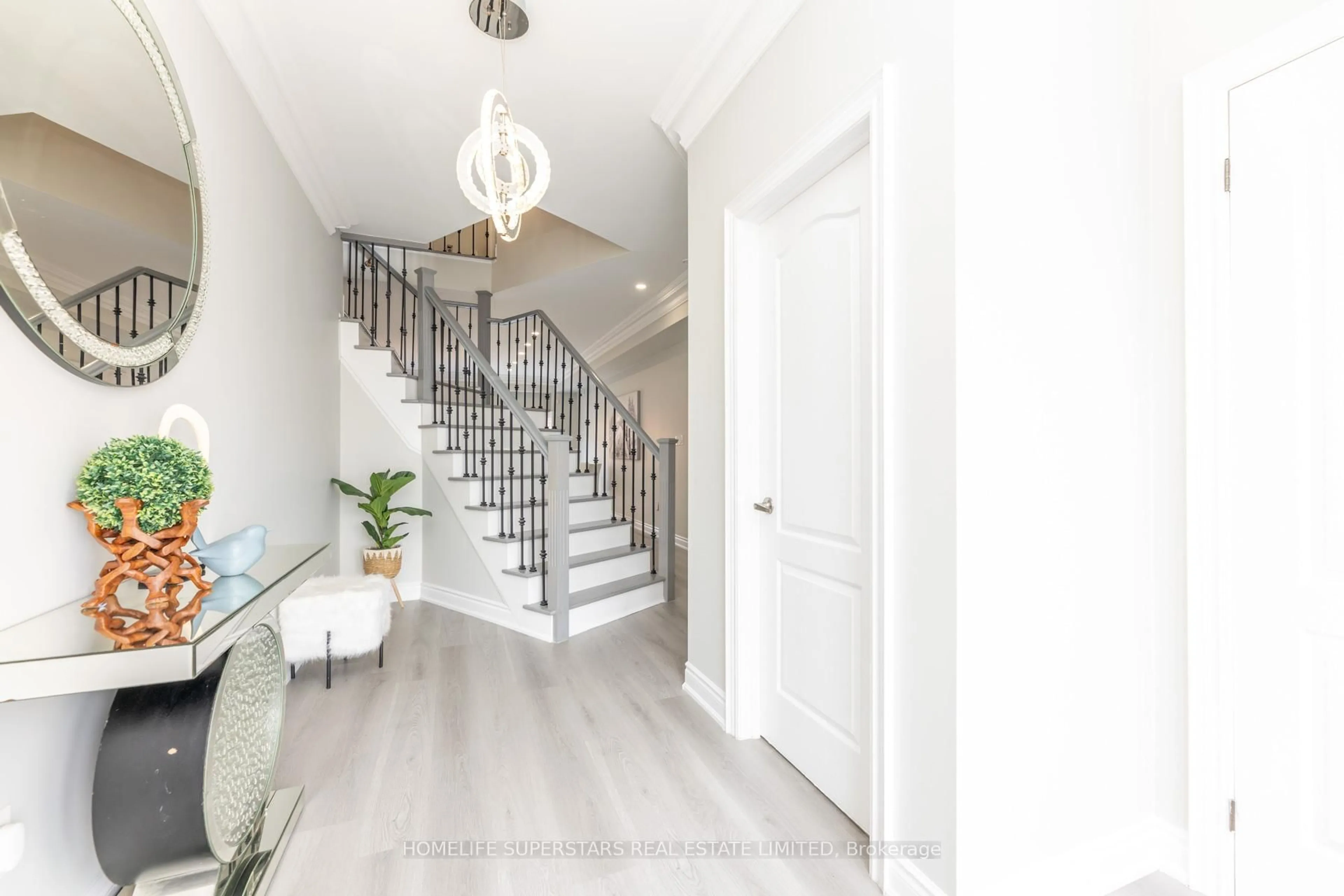 Indoor entryway for 16 Brussels Ave, Brampton Ontario L6Z 0A5