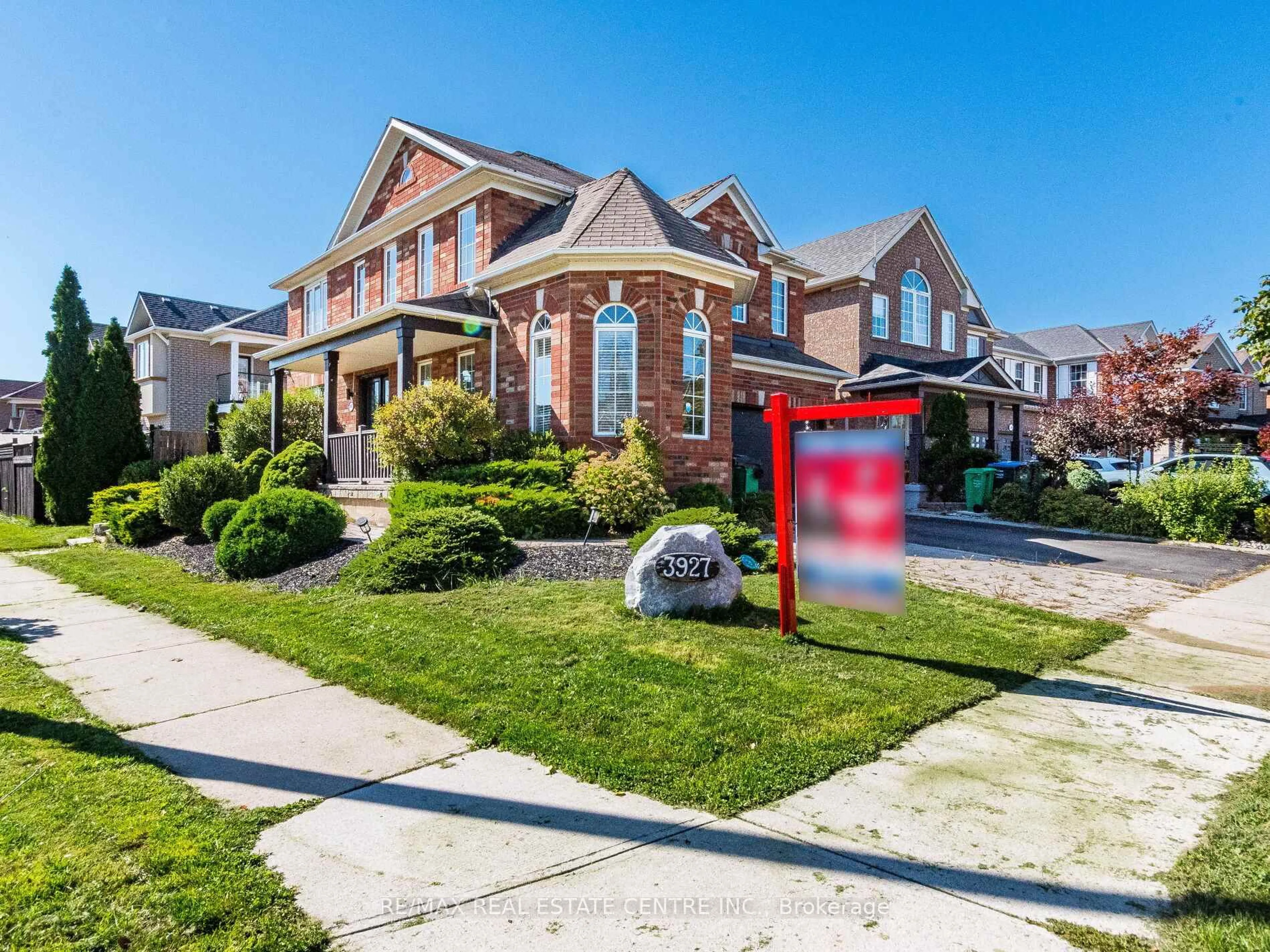 Home with brick exterior material, street for 3927 Mayla Dr, Mississauga Ontario L5M 7Y9