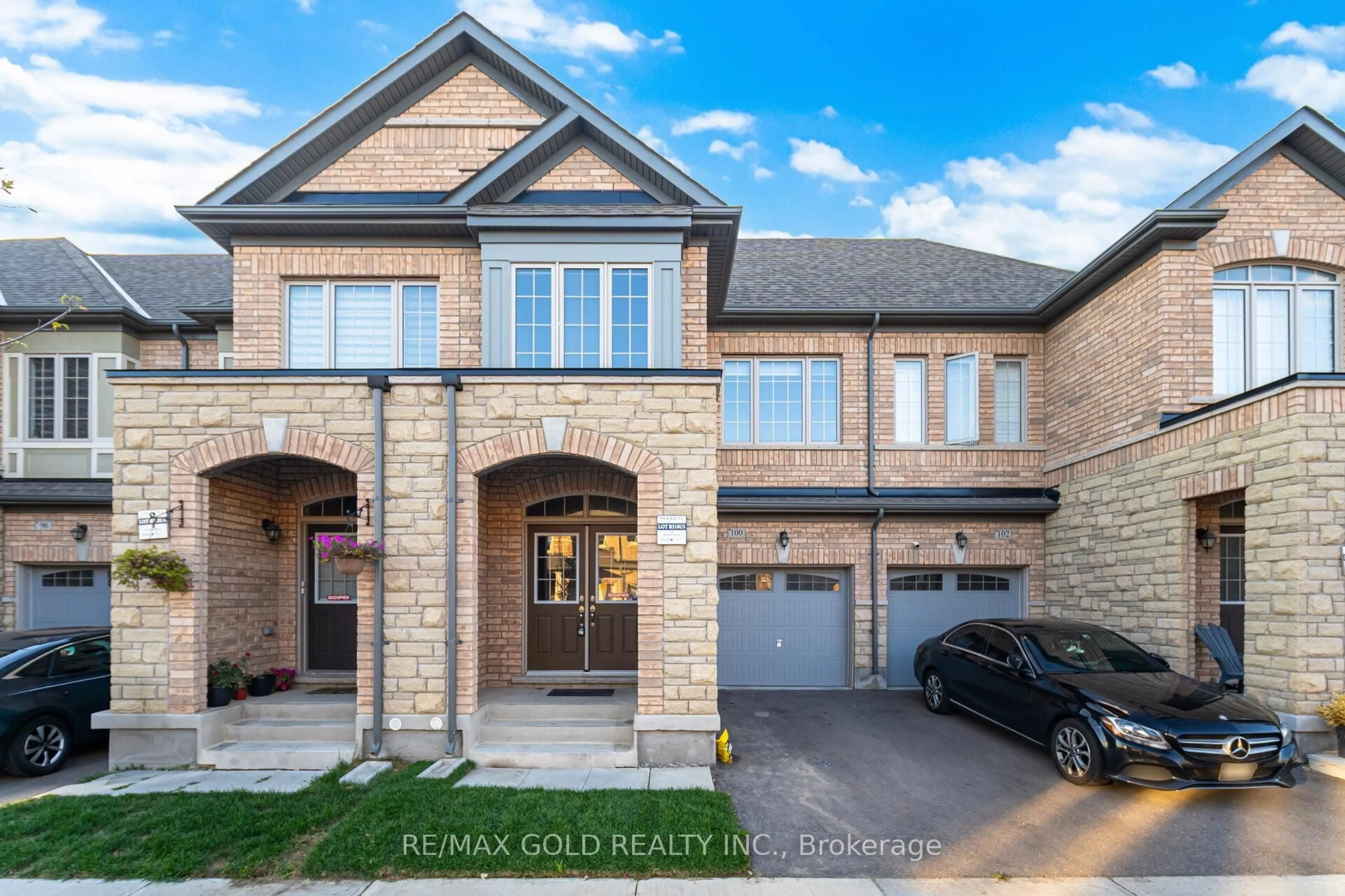 Home with brick exterior material, street for 100 Adventura Rd, Brampton Ontario L7A 5A7