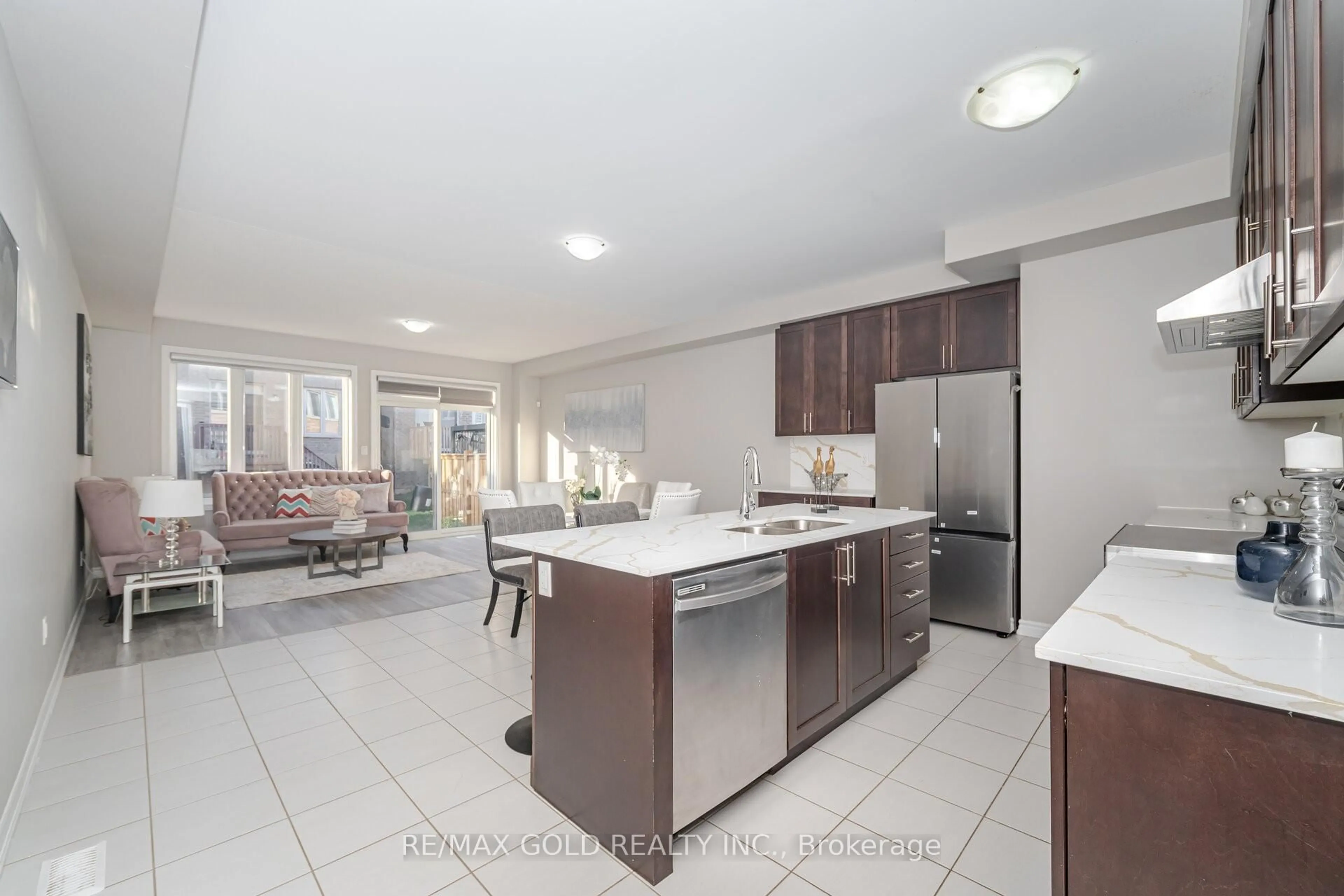 Open concept kitchen, unknown for 100 Adventura Rd, Brampton Ontario L7A 5A7
