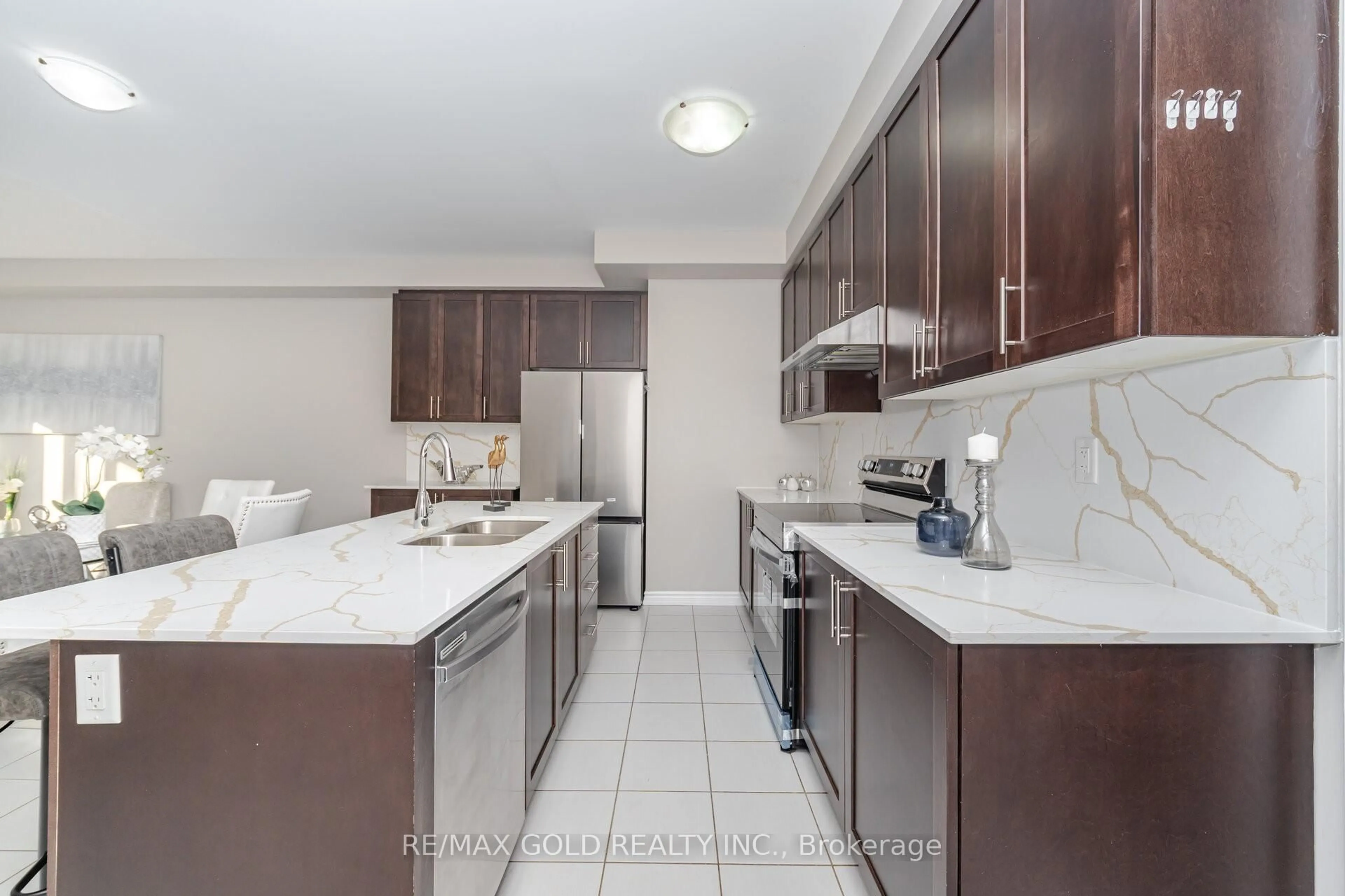 Standard kitchen, ceramic/tile floor for 100 Adventura Rd, Brampton Ontario L7A 5A7