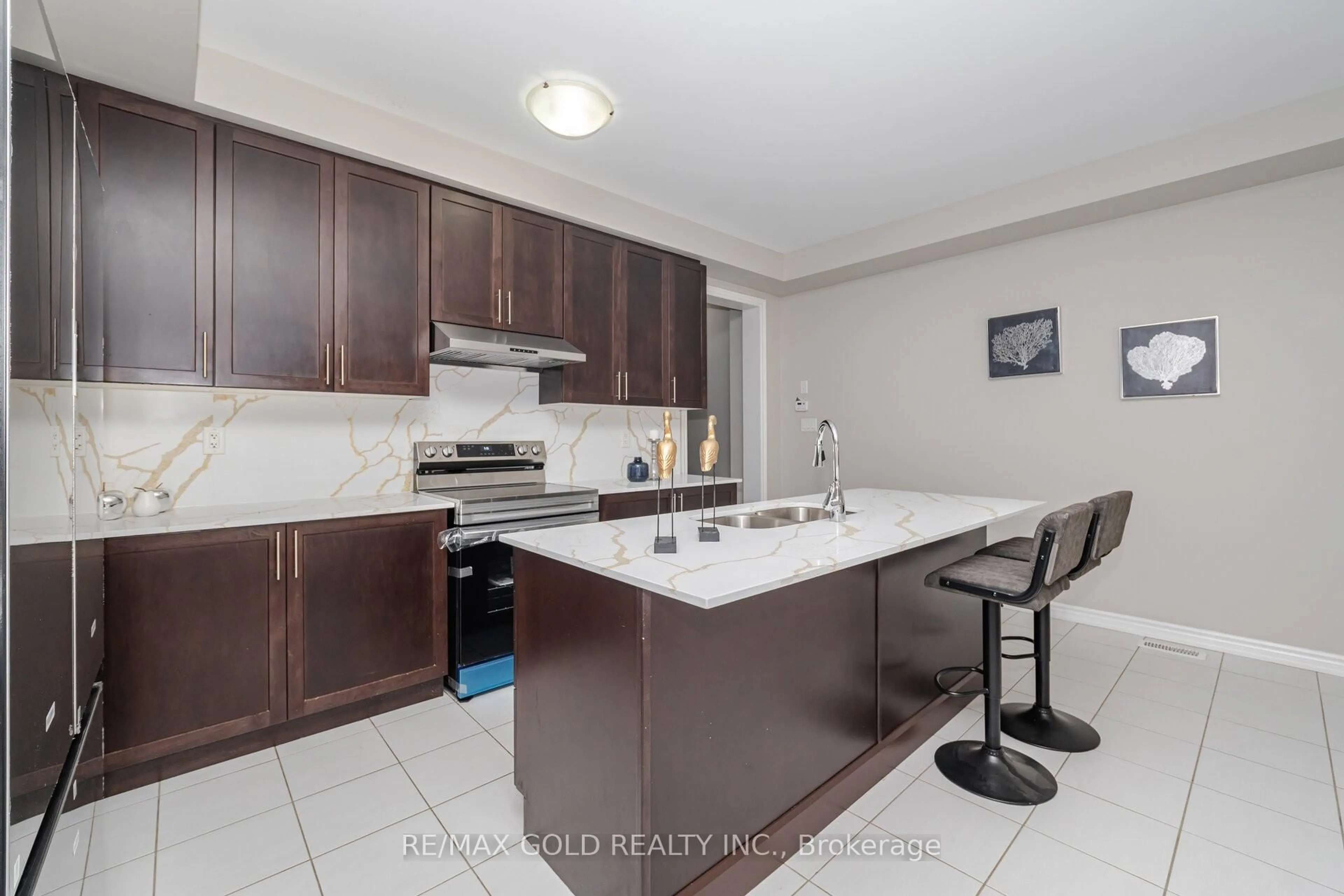 Standard kitchen, unknown for 100 Adventura Rd, Brampton Ontario L7A 5A7