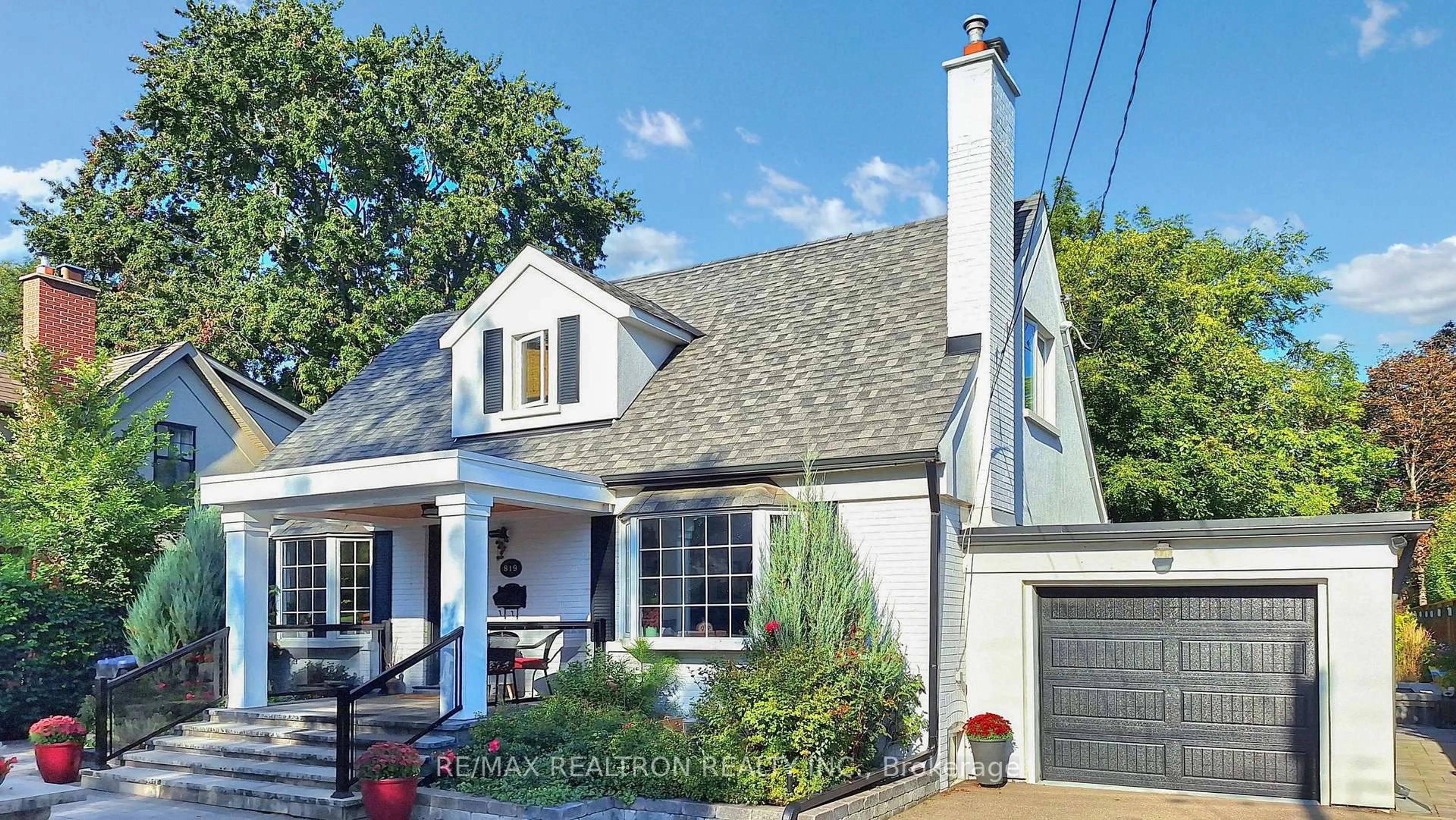 Home with vinyl exterior material, street for 819 Melton Dr, Mississauga Ontario L4Y 1K7