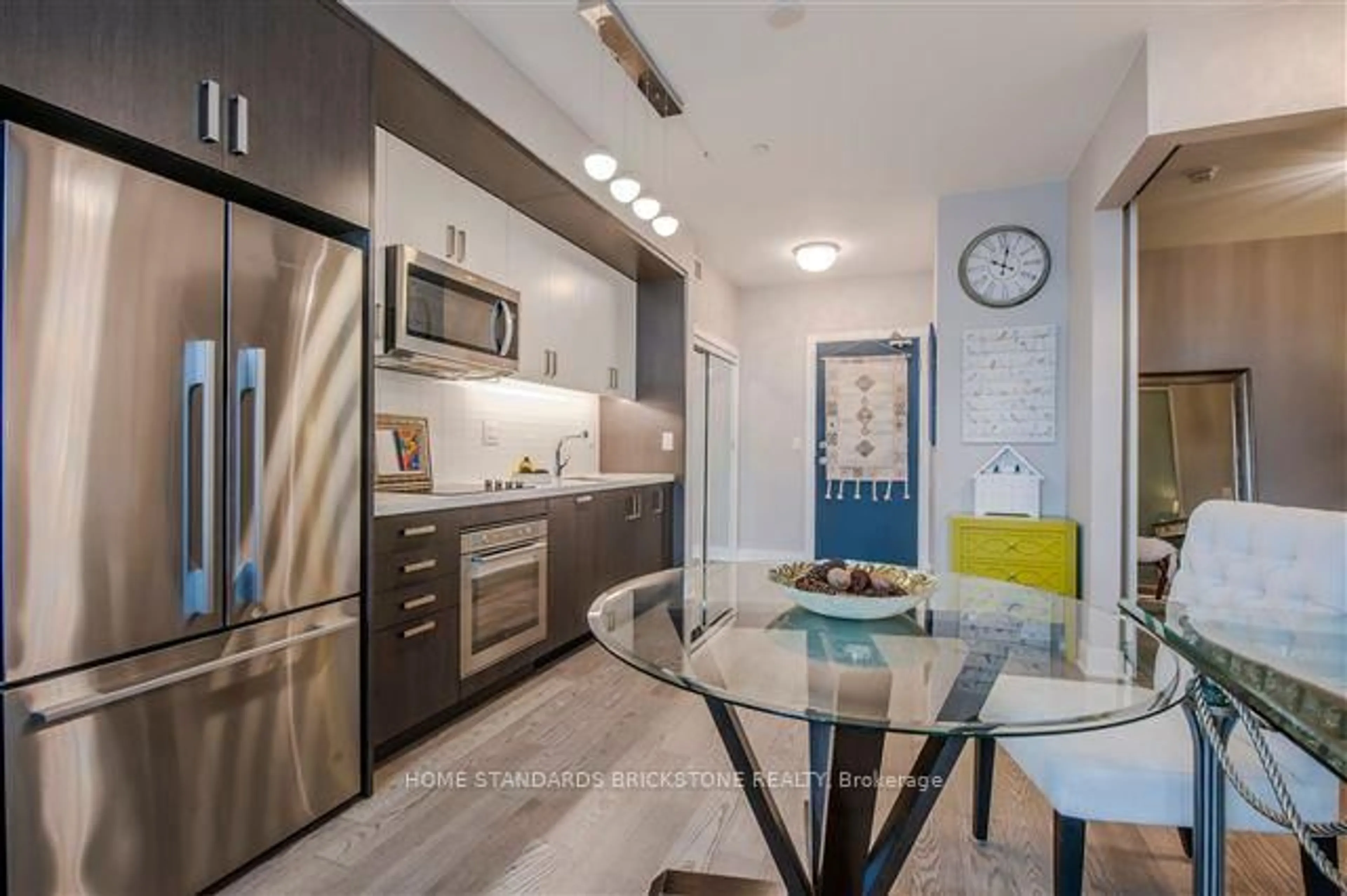 Contemporary kitchen, unknown for 1575 Lakeshore Rd #432, Mississauga Ontario L5J 0B1