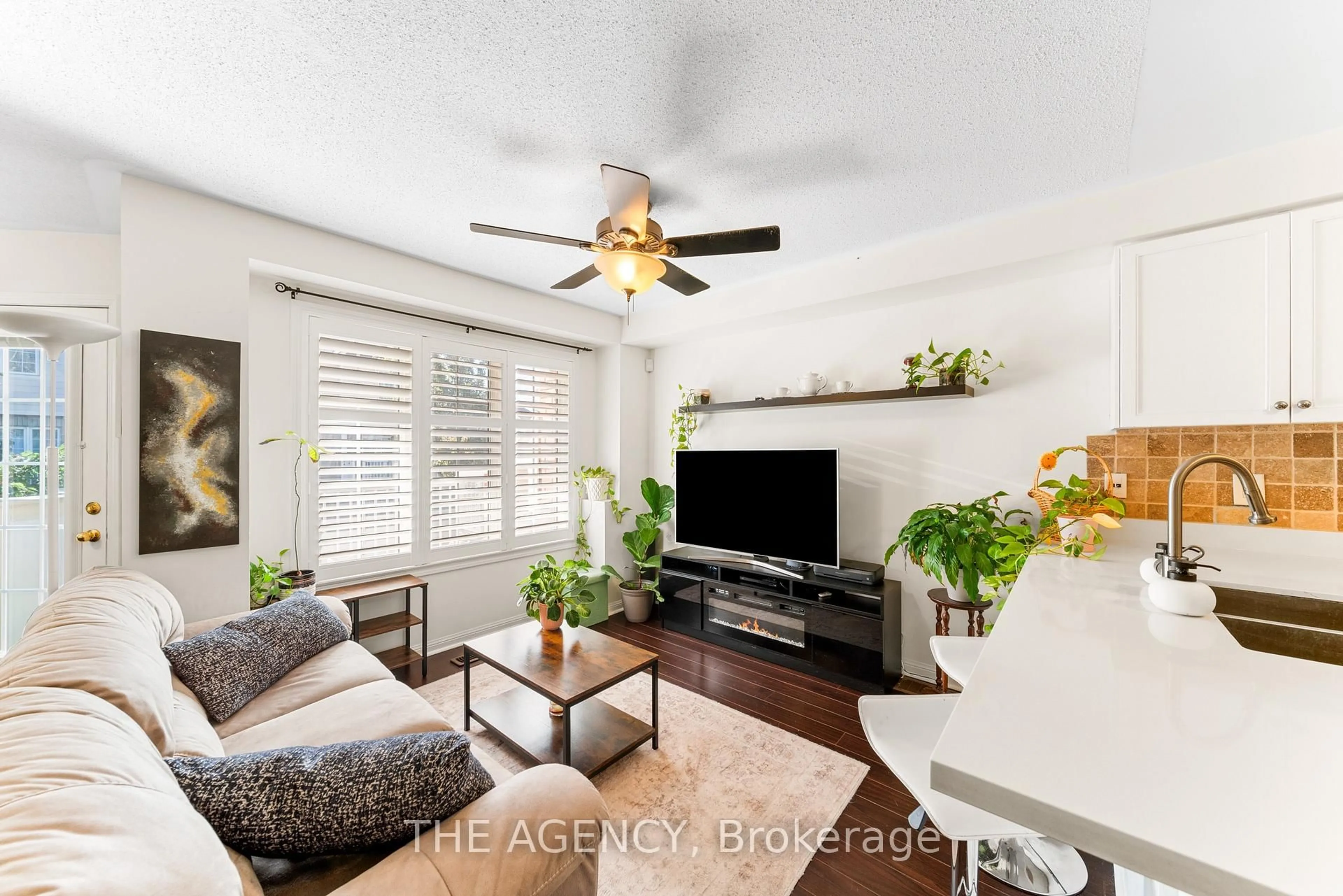 Living room with furniture, wood/laminate floor for 620 Ferguson Dr #87, Milton Ontario L9T 0M8