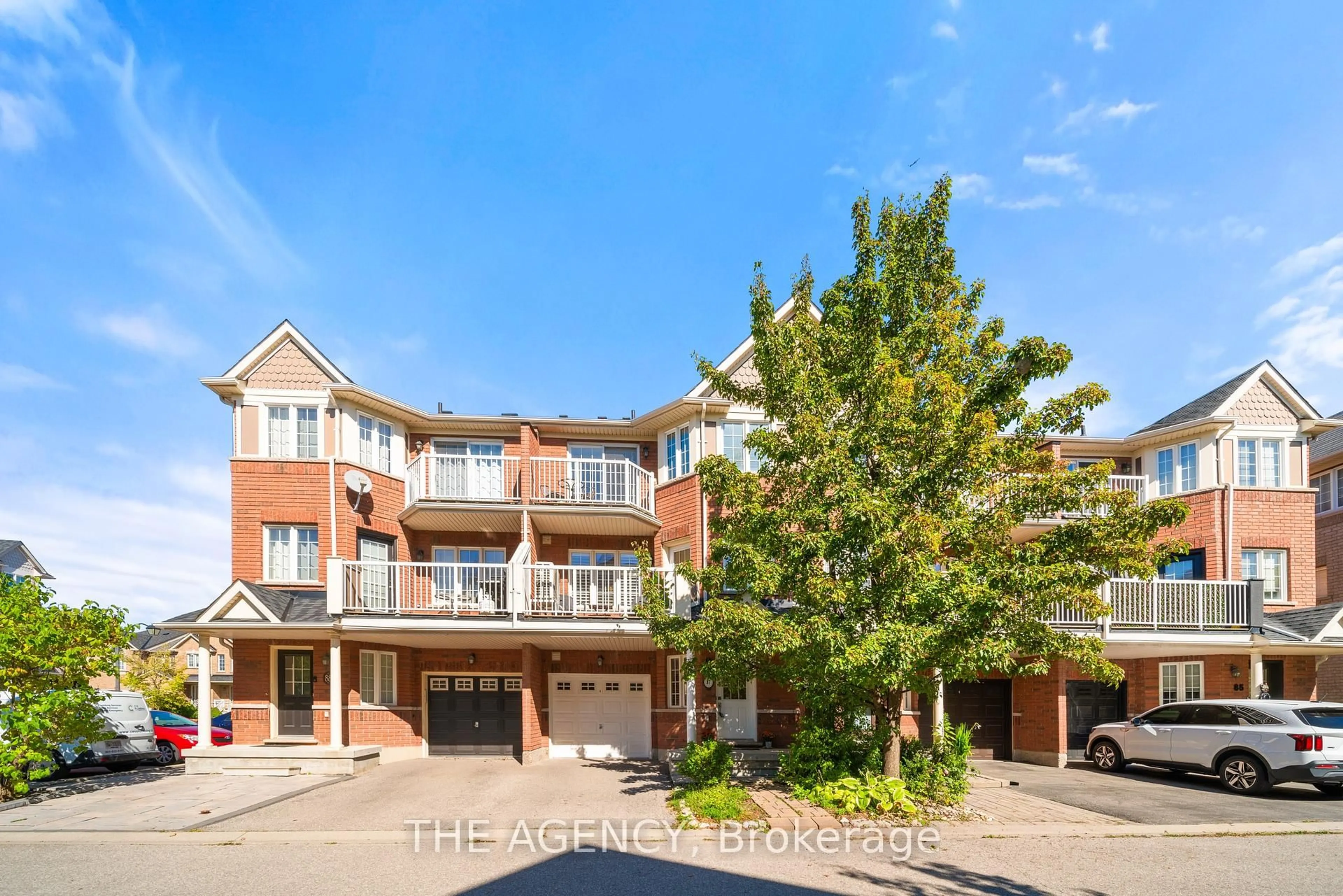 A pic from outside/outdoor area/front of a property/back of a property/a pic from drone, unknown for 620 Ferguson Dr #87, Milton Ontario L9T 0M8