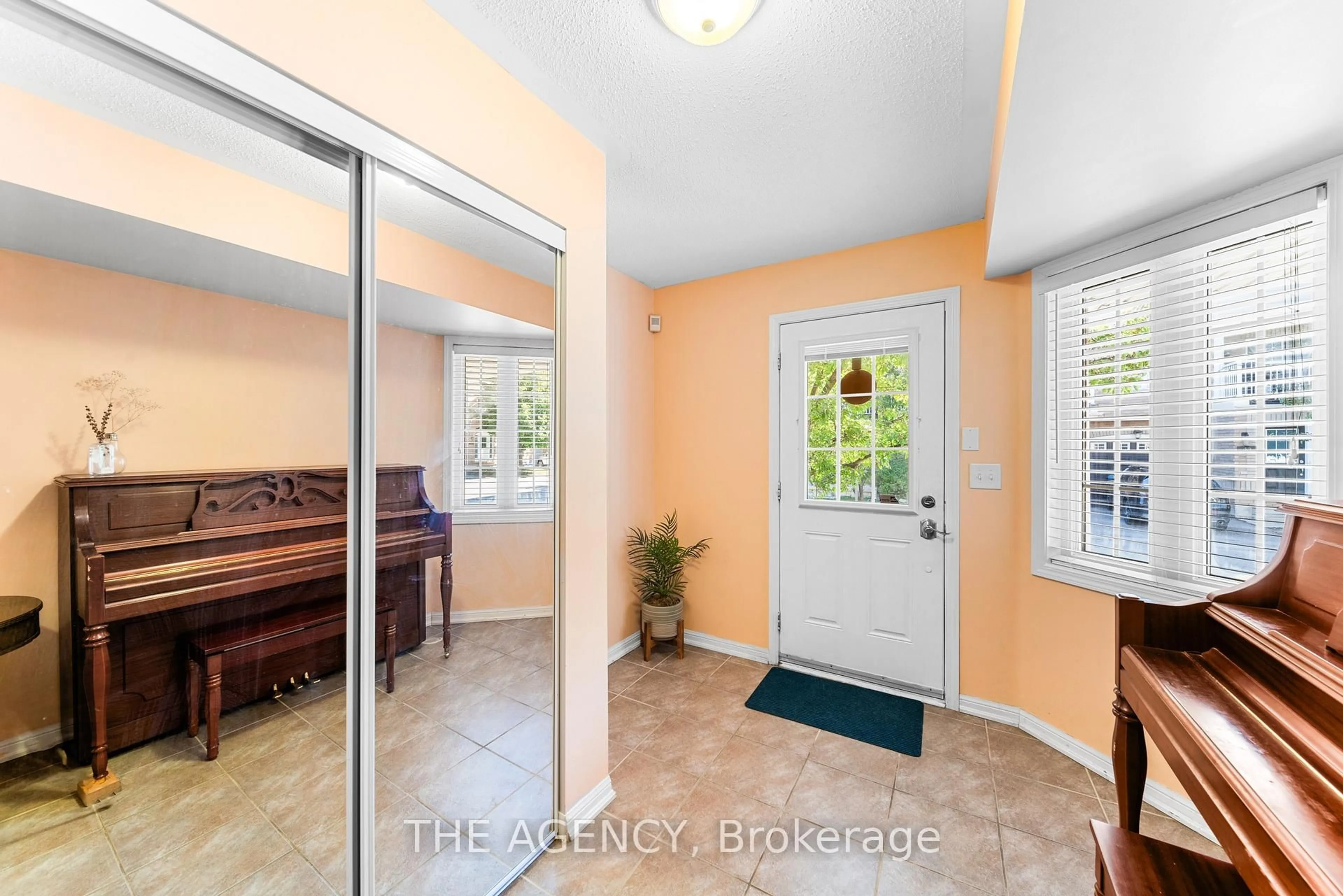 Indoor entryway for 620 Ferguson Dr #87, Milton Ontario L9T 0M8