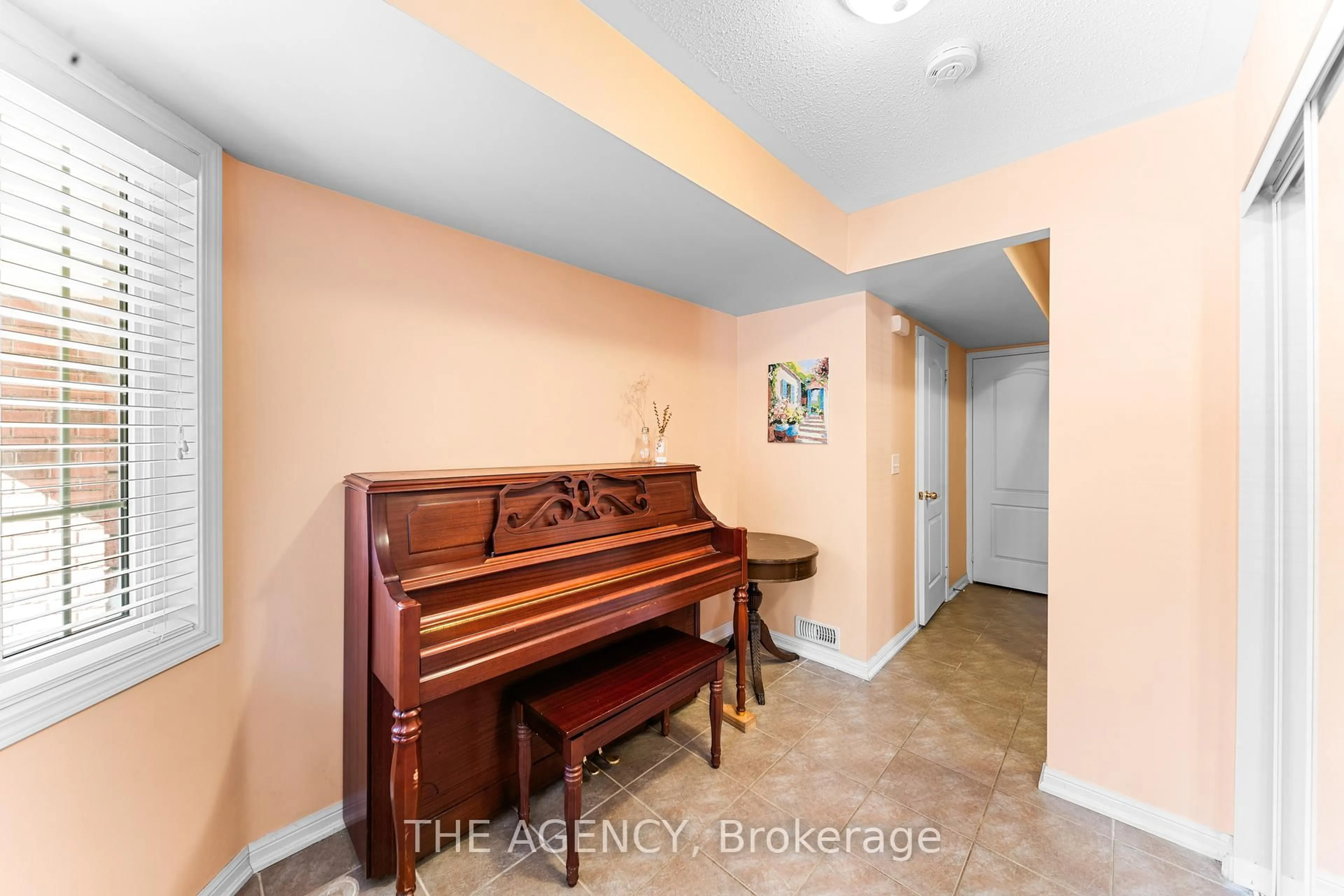 Indoor entryway for 620 Ferguson Dr #87, Milton Ontario L9T 0M8