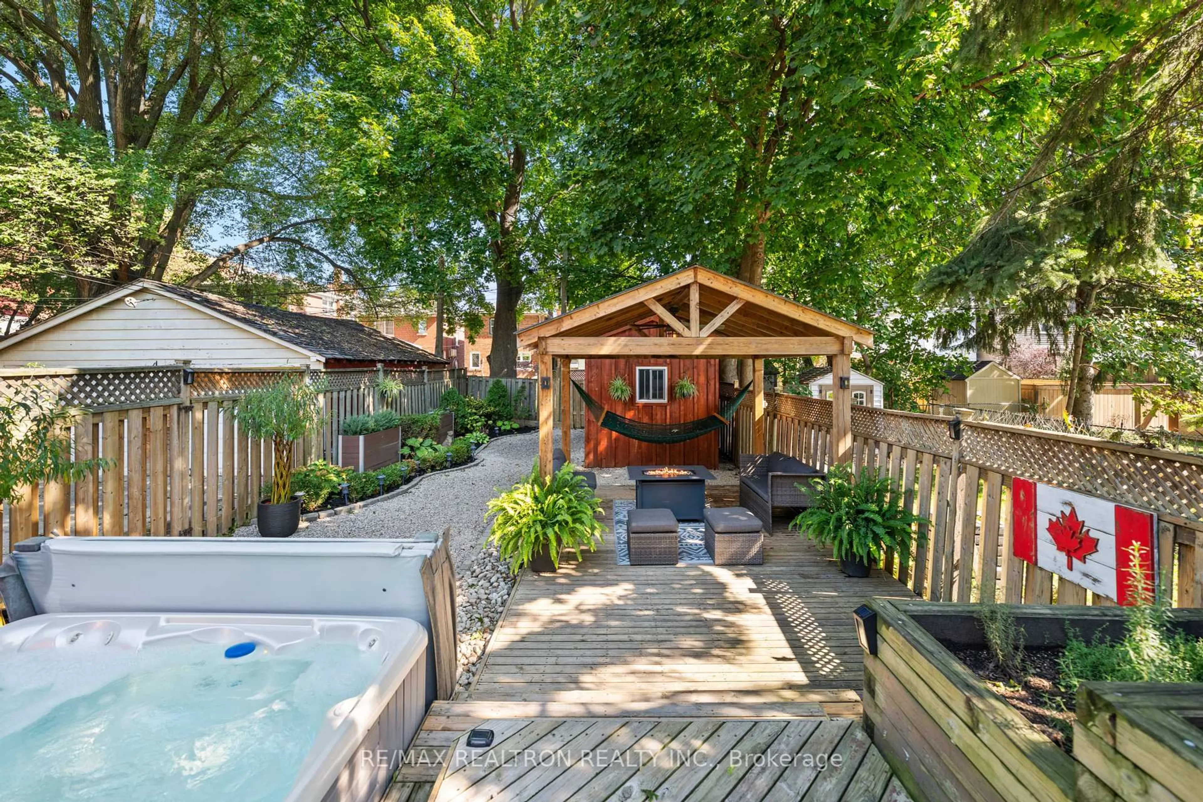 Patio, street for 111 Fifth St, Toronto Ontario M8V 2Z4