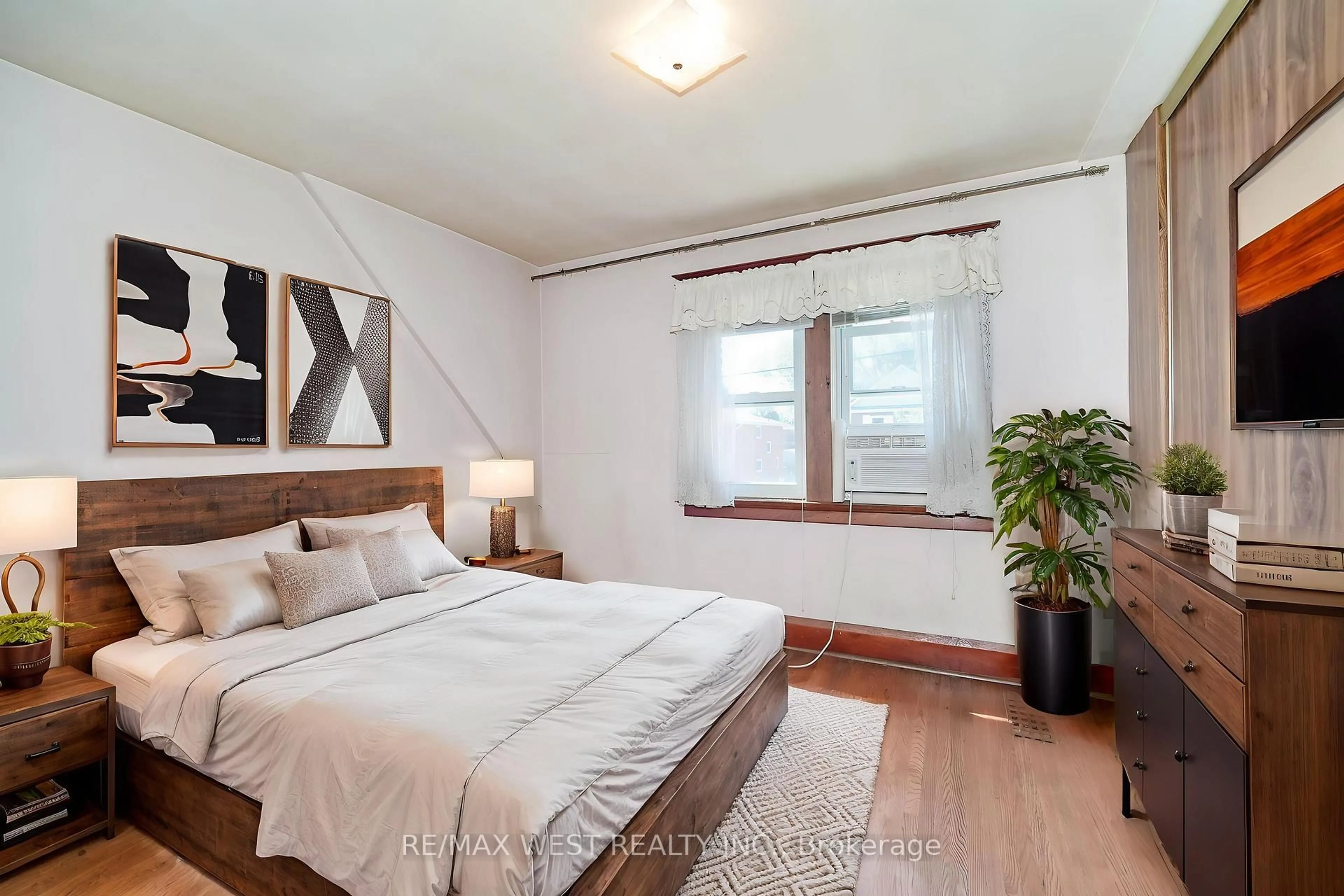 Bedroom with bed, wood/laminate floor for 113 Fifth St, Toronto Ontario M8V 2Z4