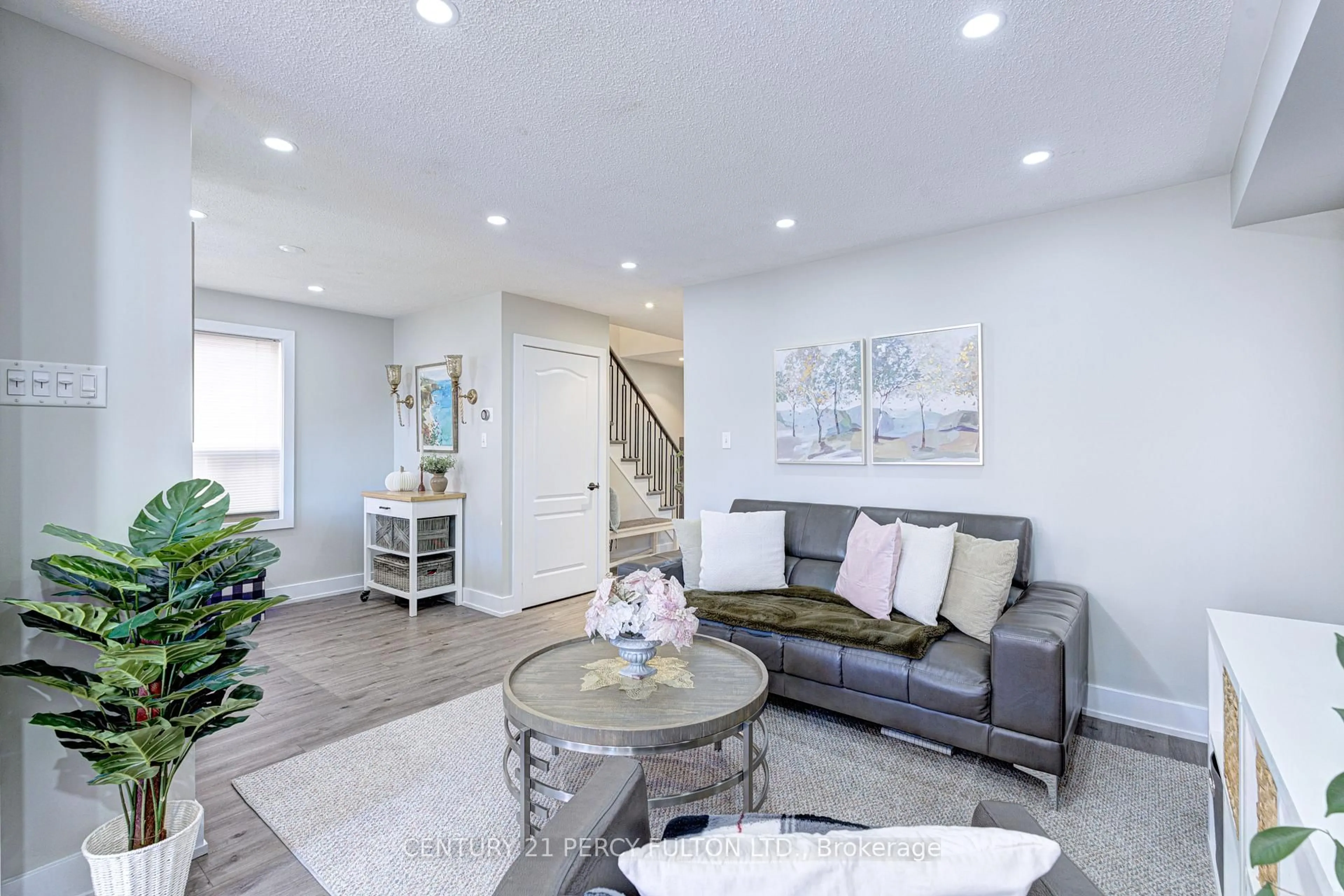 Living room with furniture, unknown for 4 Dunlop Crt, Brampton Ontario L6X 4Z8