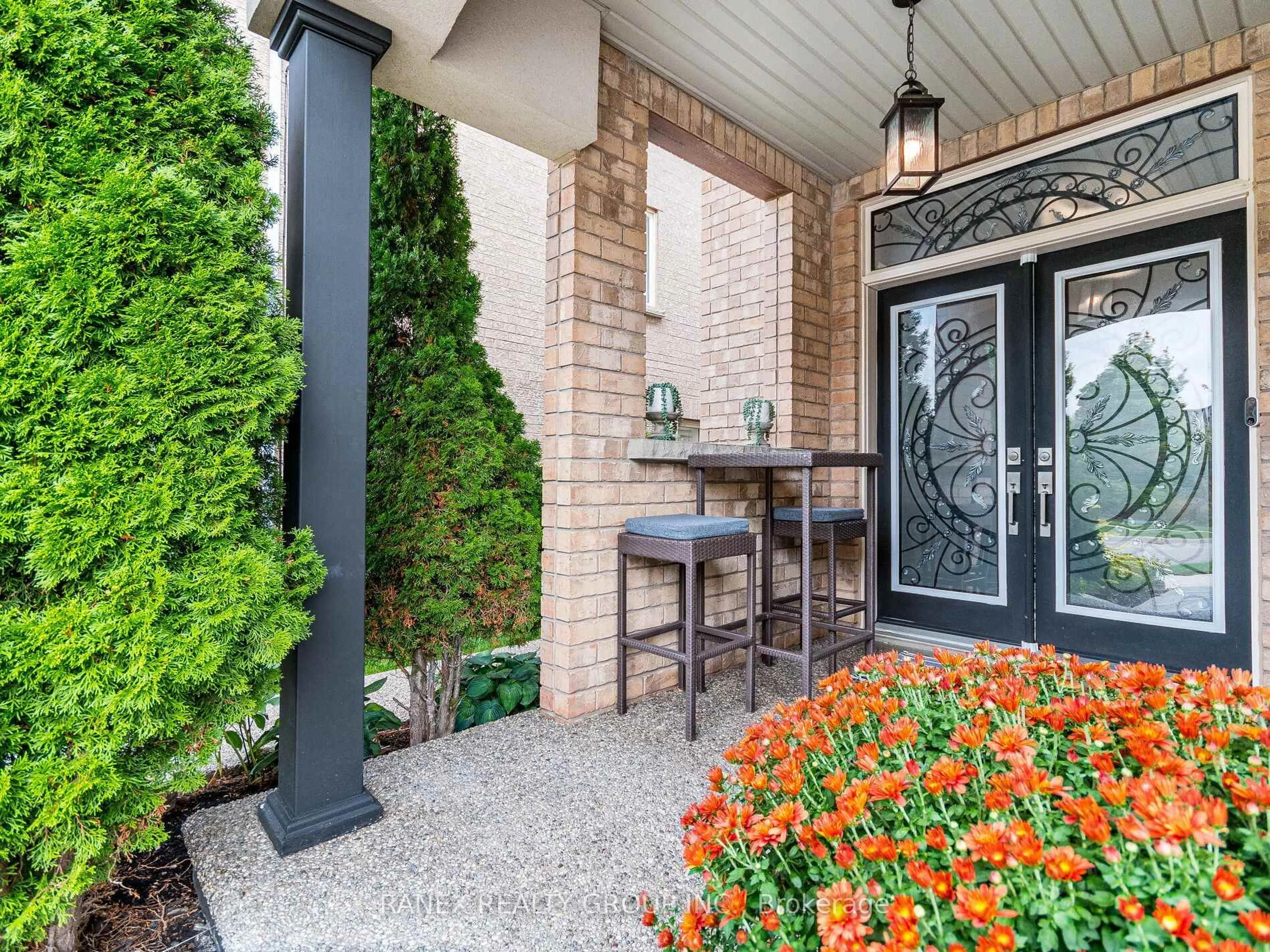 Indoor entryway for 3291 Steeplechase Dr, Burlington Ontario L7M 0N7