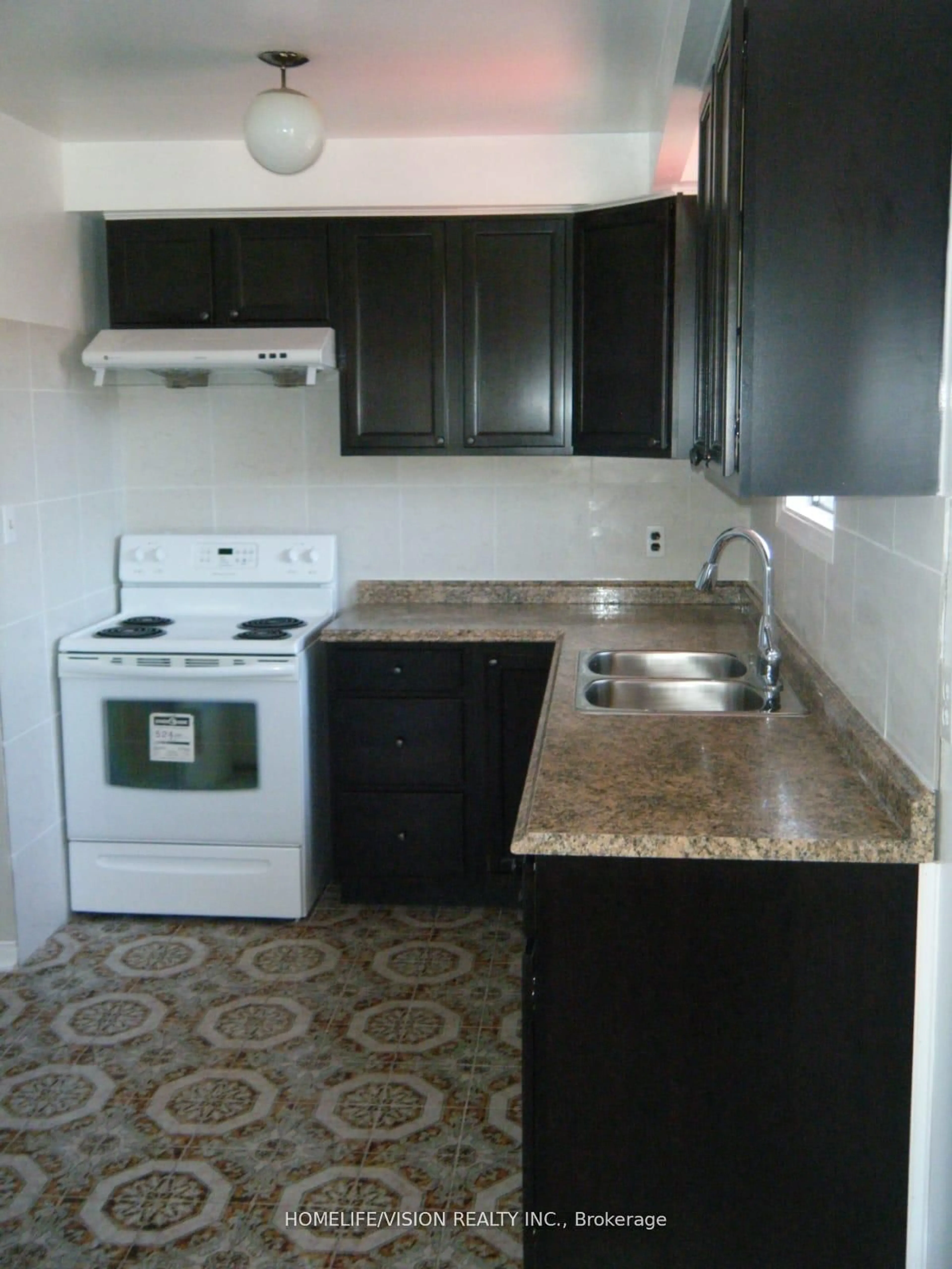 Standard kitchen, unknown for 3766 Darla Dr, Mississauga Ontario L4T 2C9