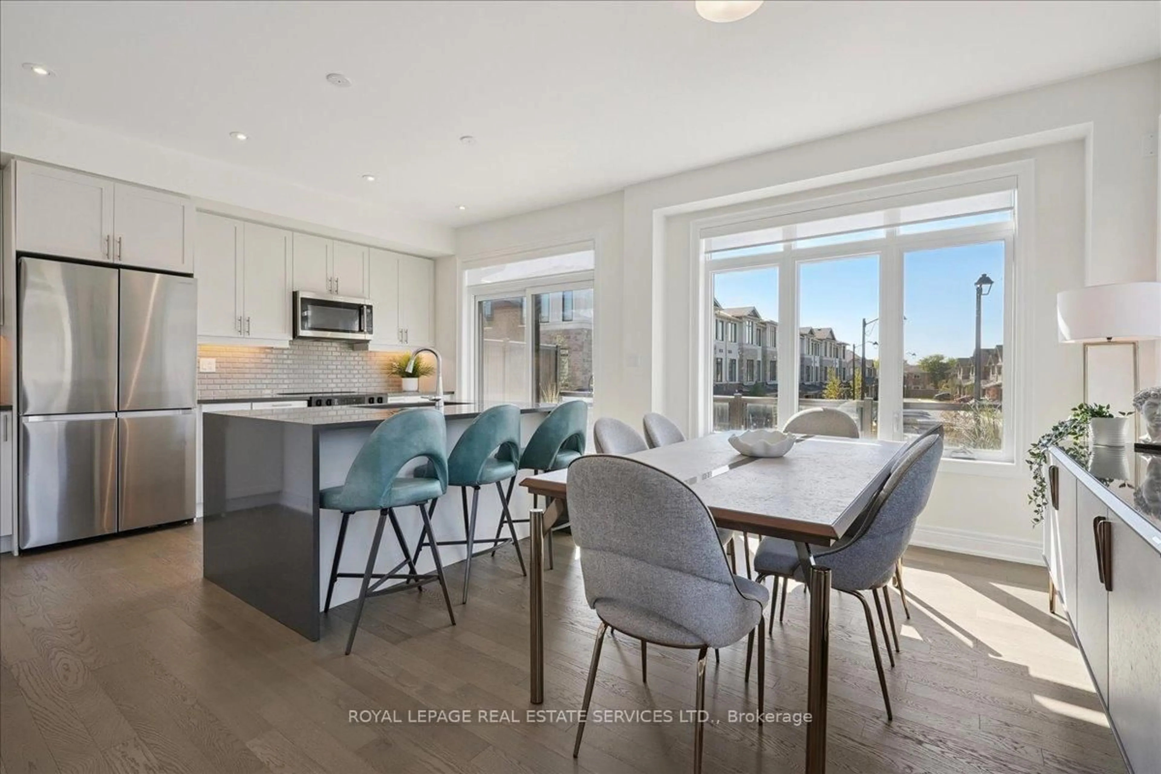 Open concept kitchen, unknown for 2180 Postmaster Dr, Oakville Ontario L6M 5T1