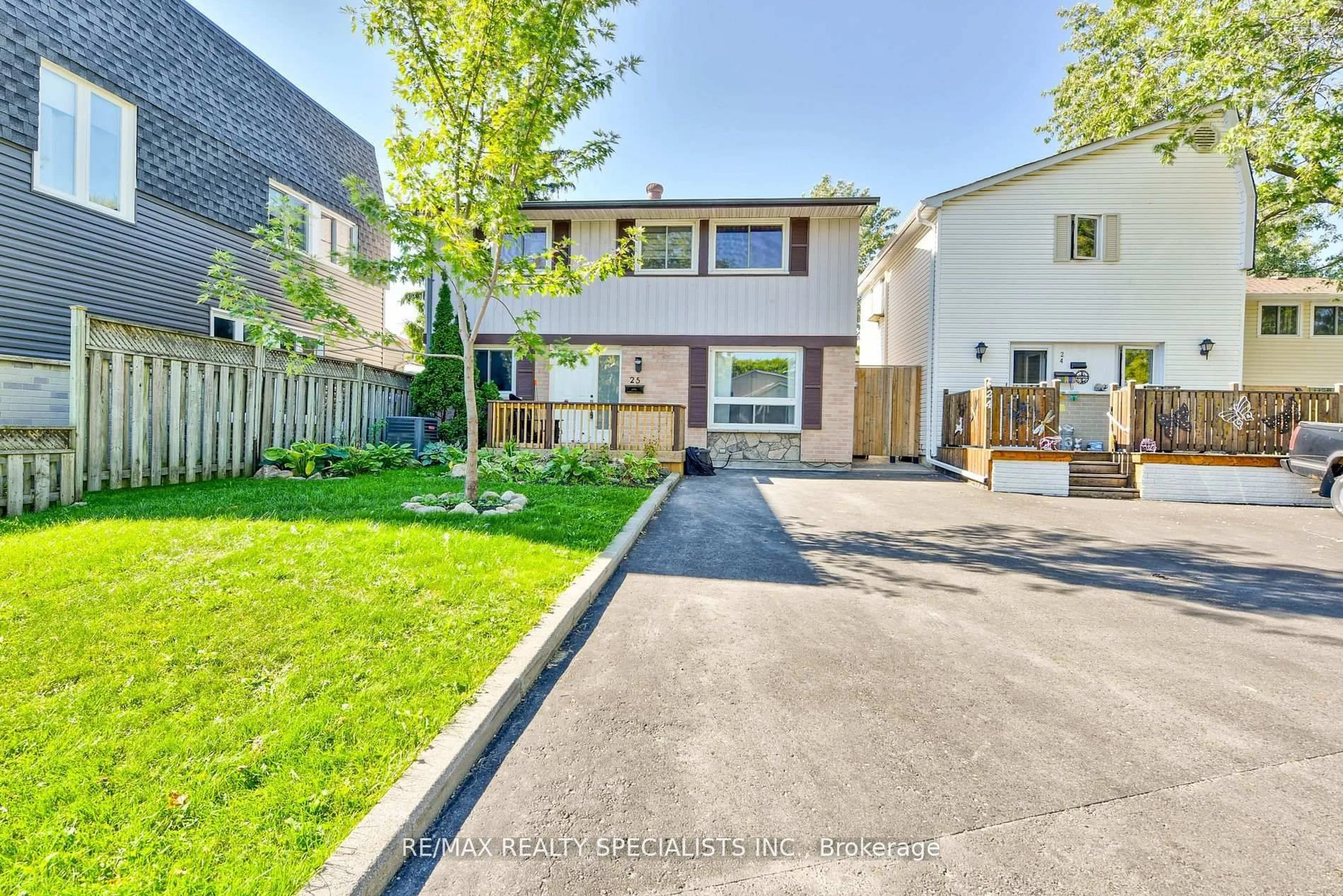 Unknown for 25 Homer Sq, Brampton Ontario L6S 1X9