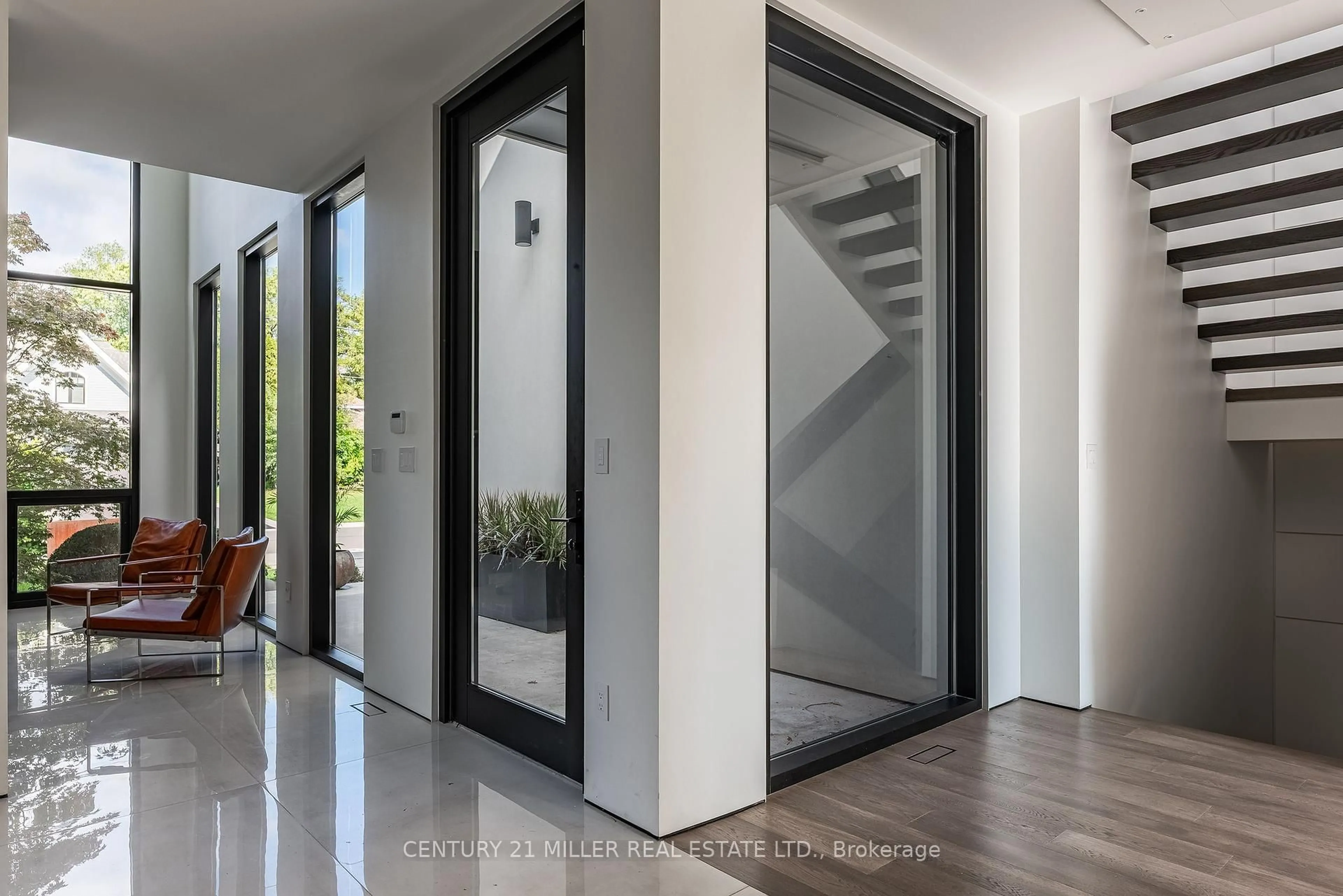 Indoor entryway for 2384 Belyea St, Oakville Ontario L6L 1N9