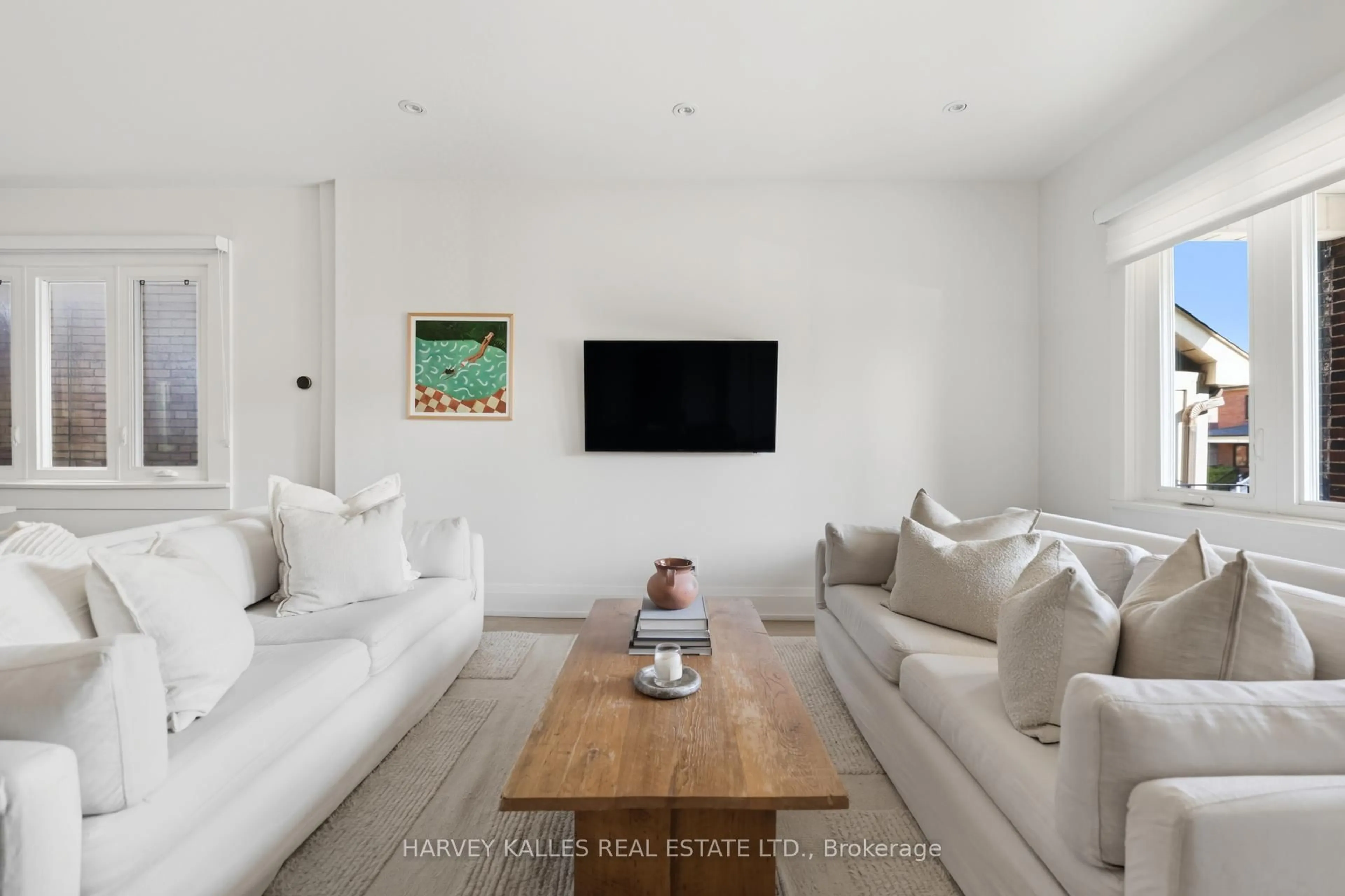 Living room with furniture, unknown for 266 Mcroberts Ave, Toronto Ontario M6E 4P6