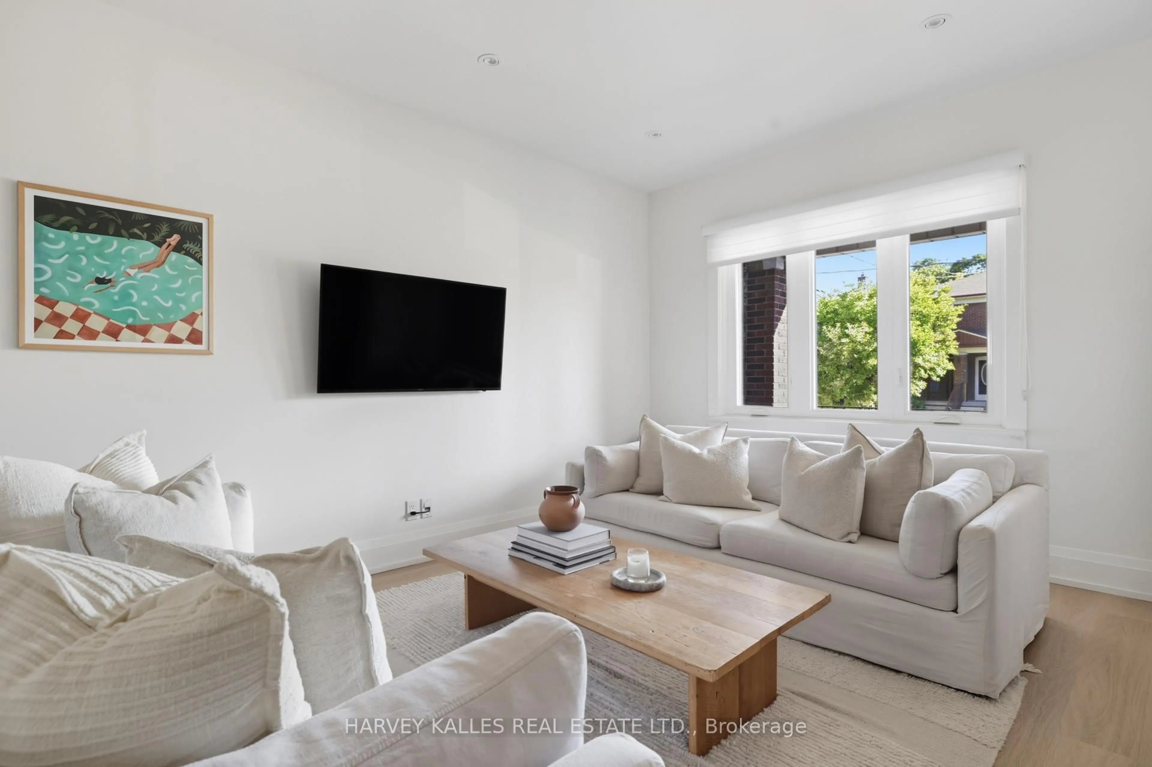 Living room with furniture, unknown for 266 Mcroberts Ave, Toronto Ontario M6E 4P6
