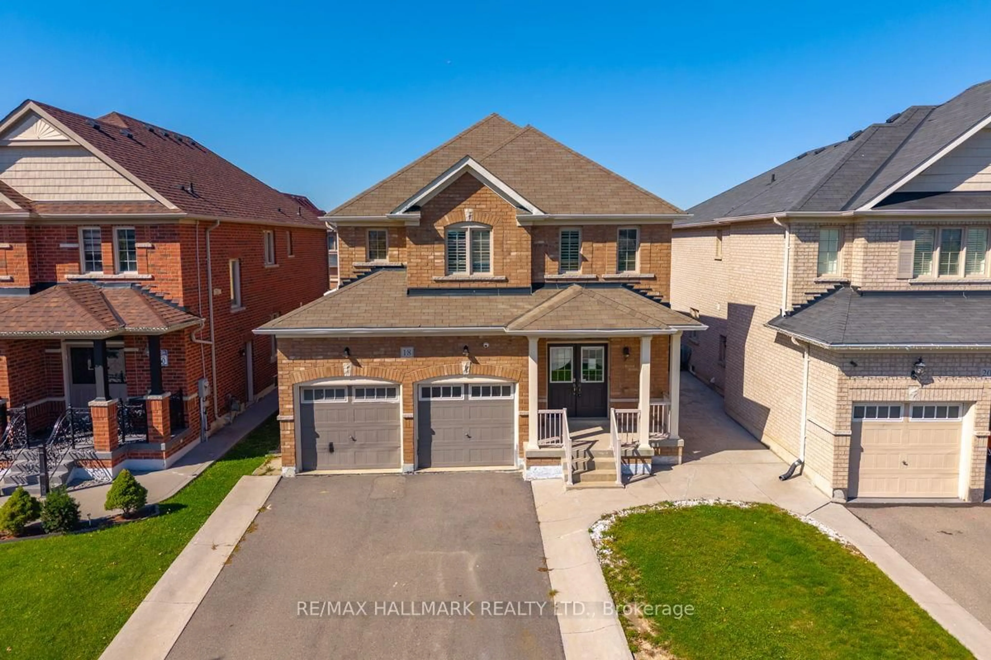 A pic from outside/outdoor area/front of a property/back of a property/a pic from drone, street for 18 Morrow Bay Dr, Brampton Ontario L6P 3T9