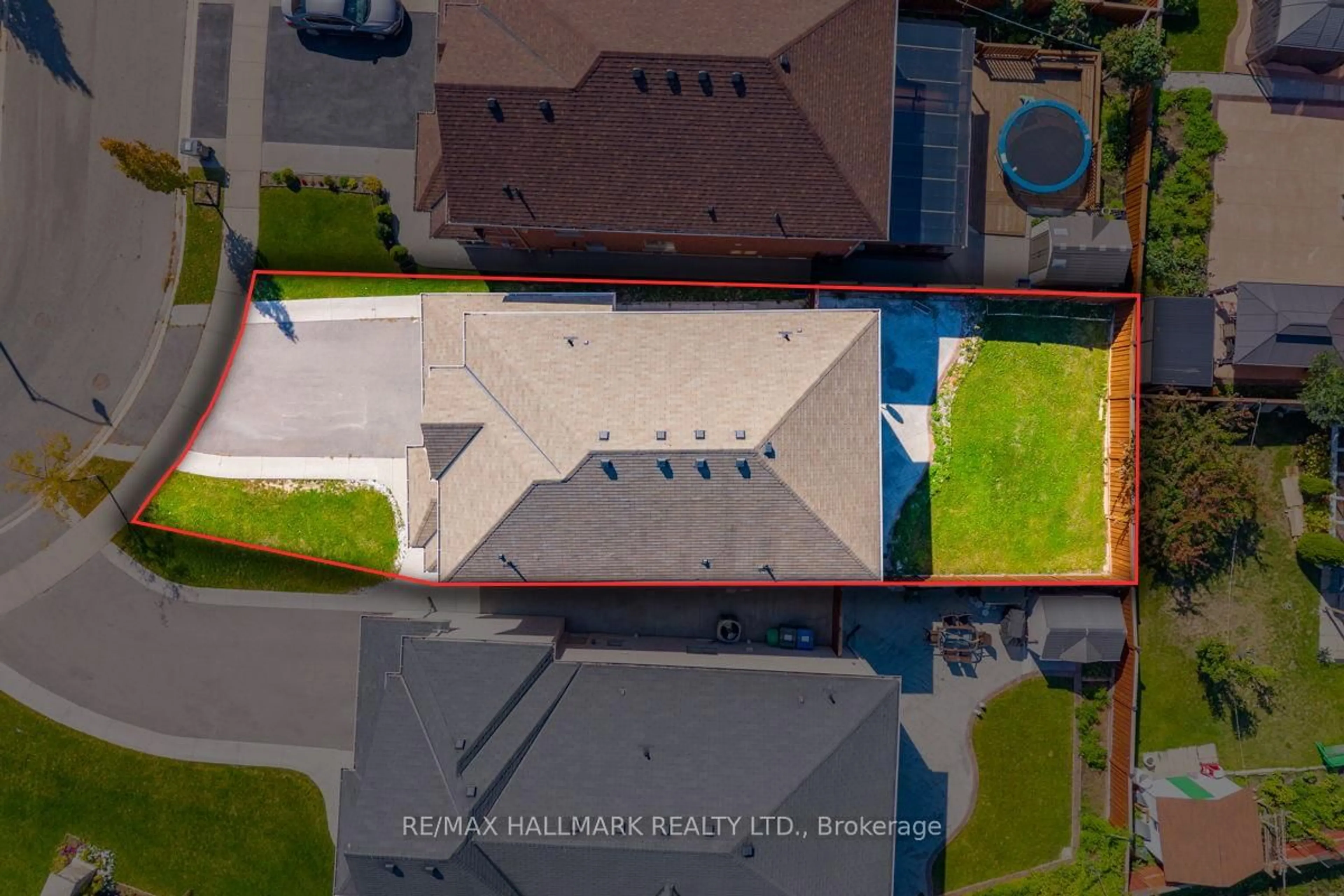 A pic from outside/outdoor area/front of a property/back of a property/a pic from drone, city buildings view from balcony for 18 Morrow Bay Dr, Brampton Ontario L6P 3T9