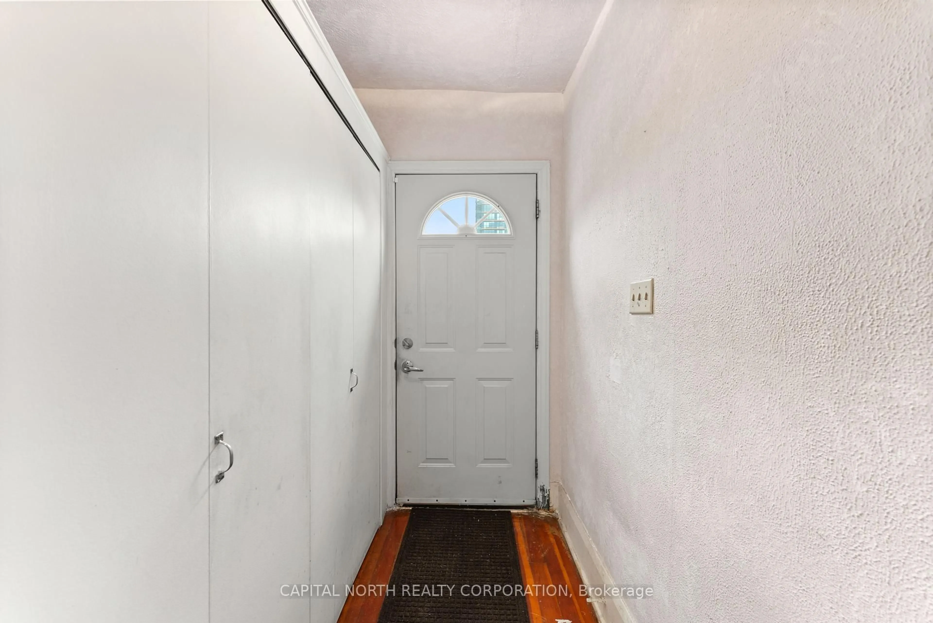 Indoor entryway for 100 Livingstone Ave, Toronto Ontario M6E 2L8