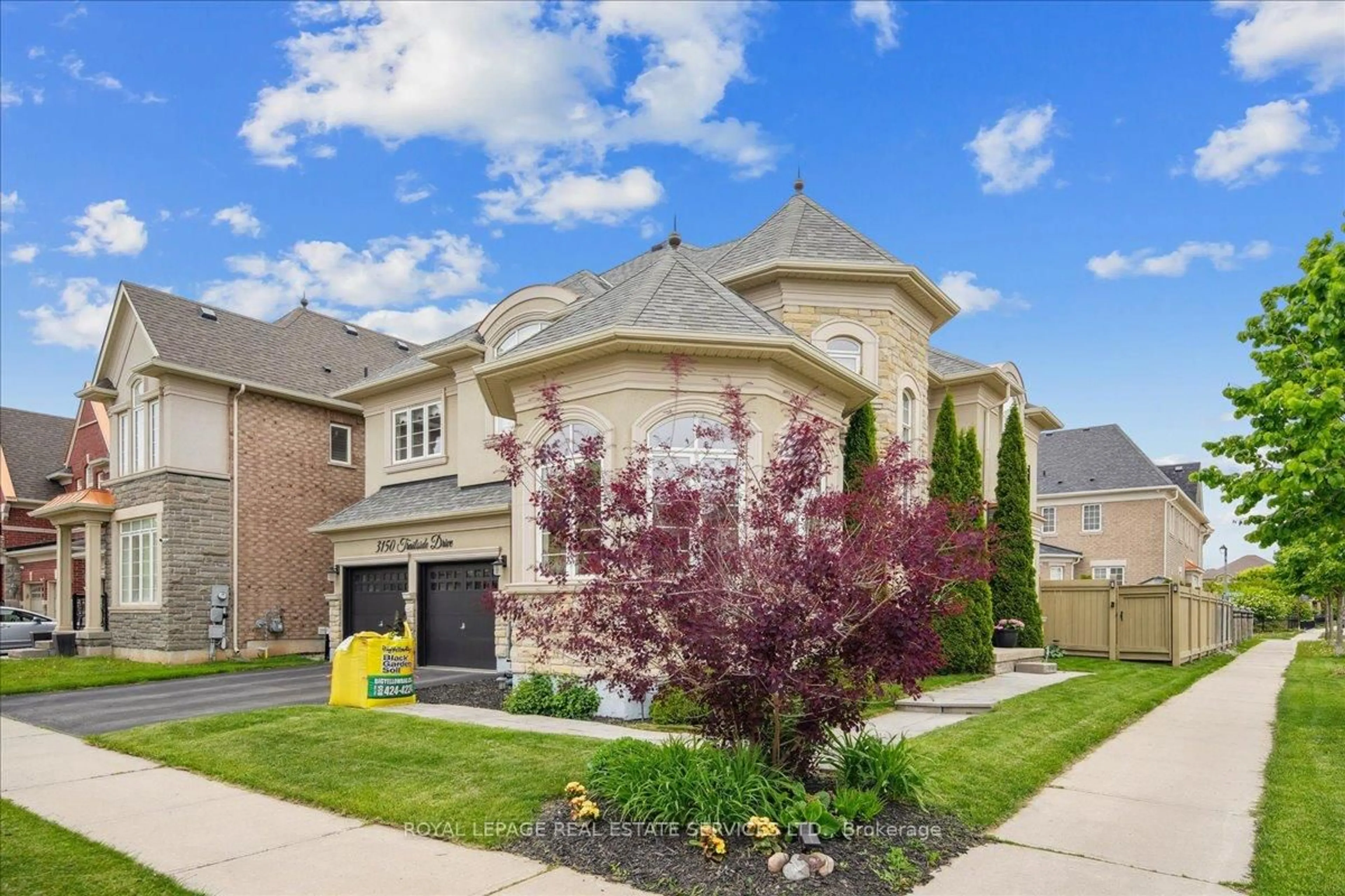 Home with brick exterior material, street for 3150 Trailside Dr, Oakville Ontario L6M 0P6