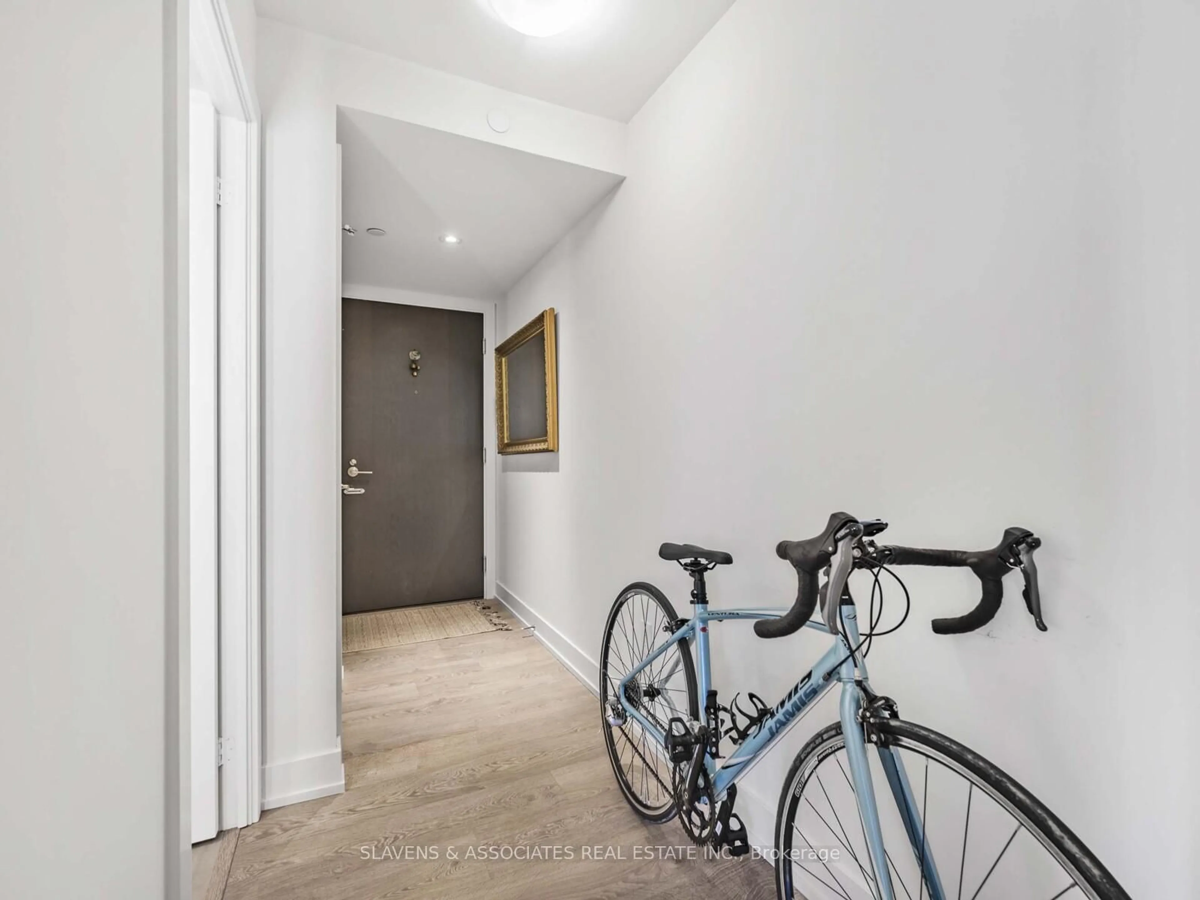 Indoor entryway for 5 Mabelle Ave #2633, Toronto Ontario M9A 0E1