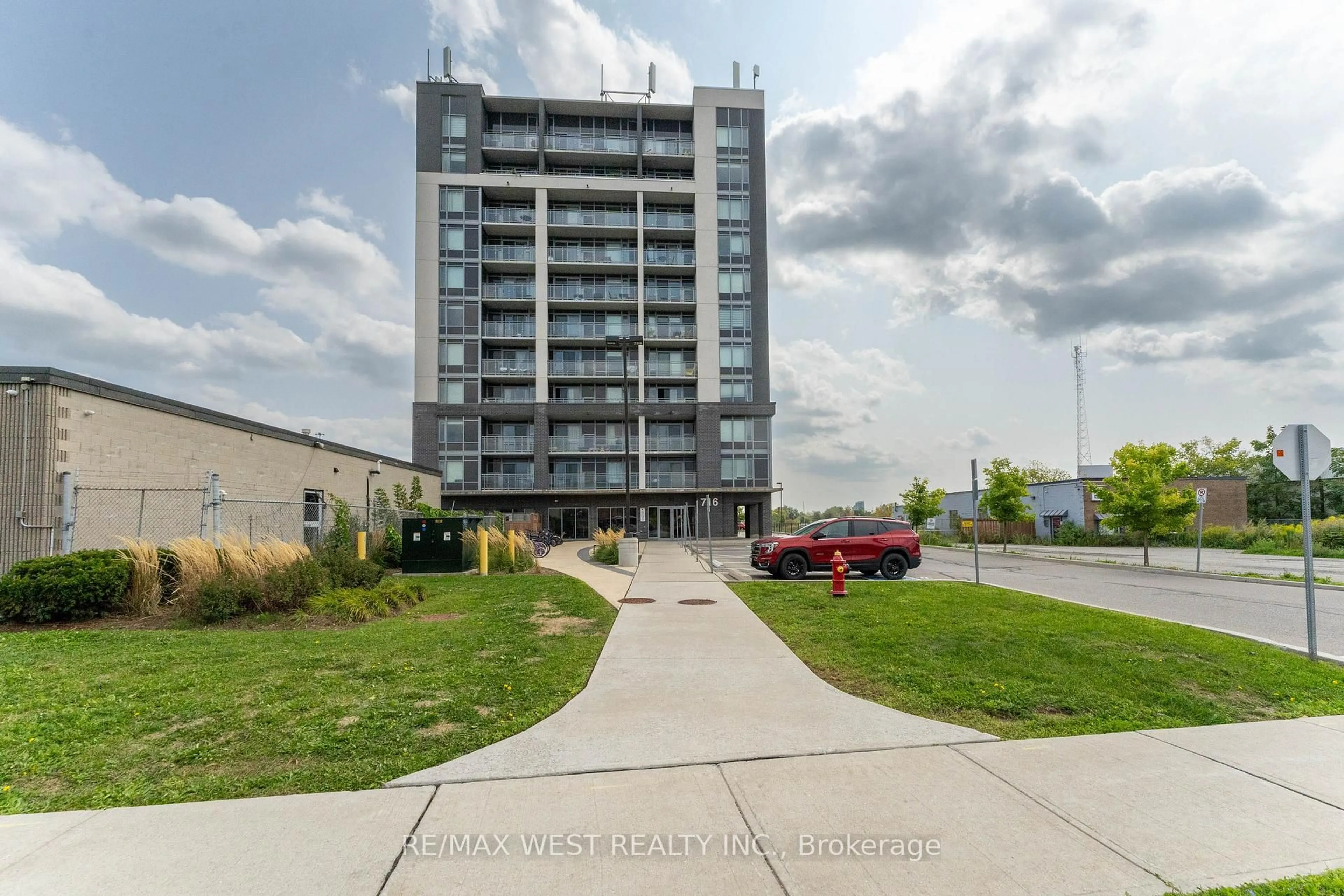Unknown for 716 Main St #910, Milton Ontario L9T 9L9
