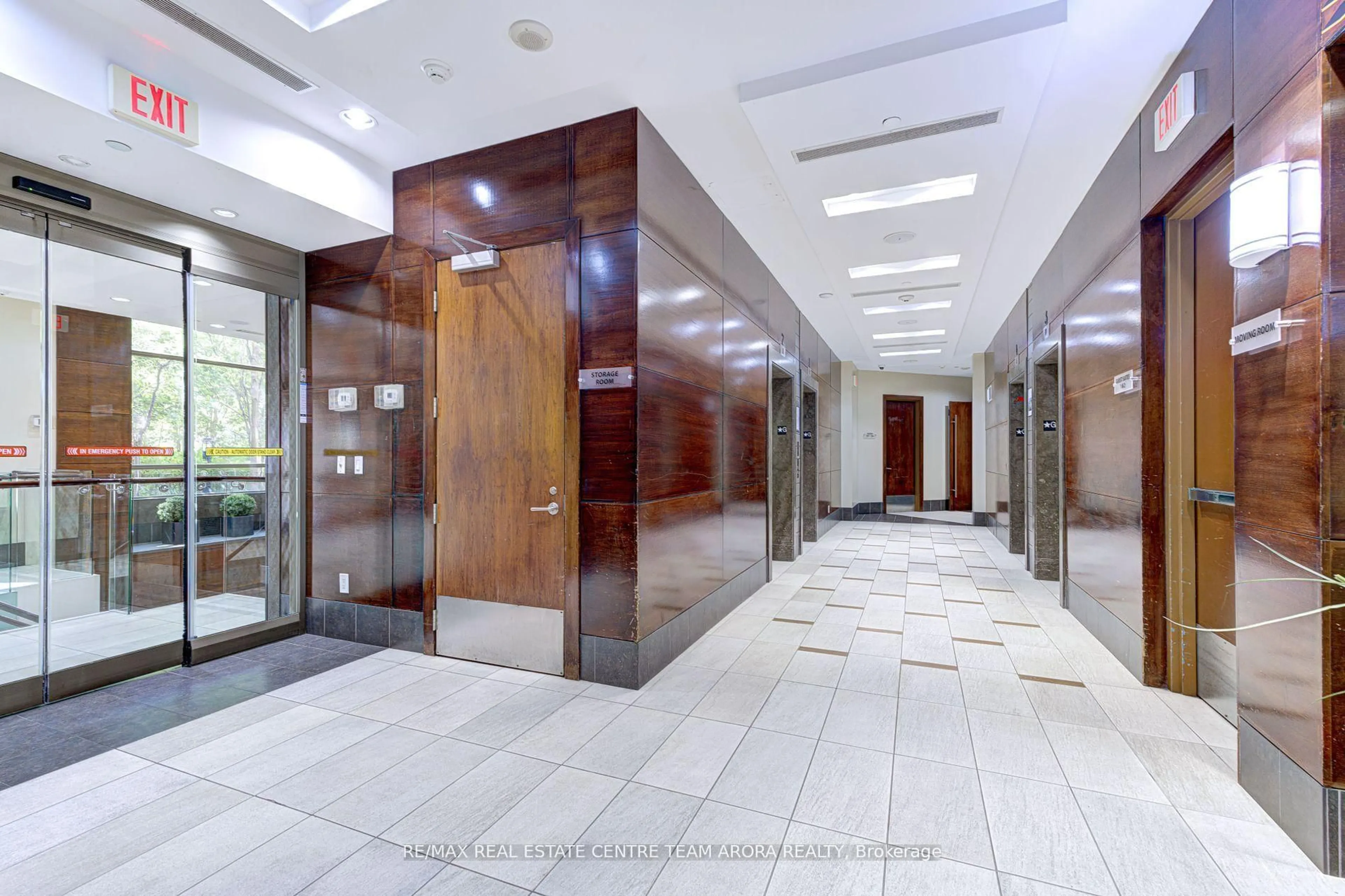 Indoor foyer for 310 Burnhamthorpe Rd #604, Mississauga Ontario L5B 4P9