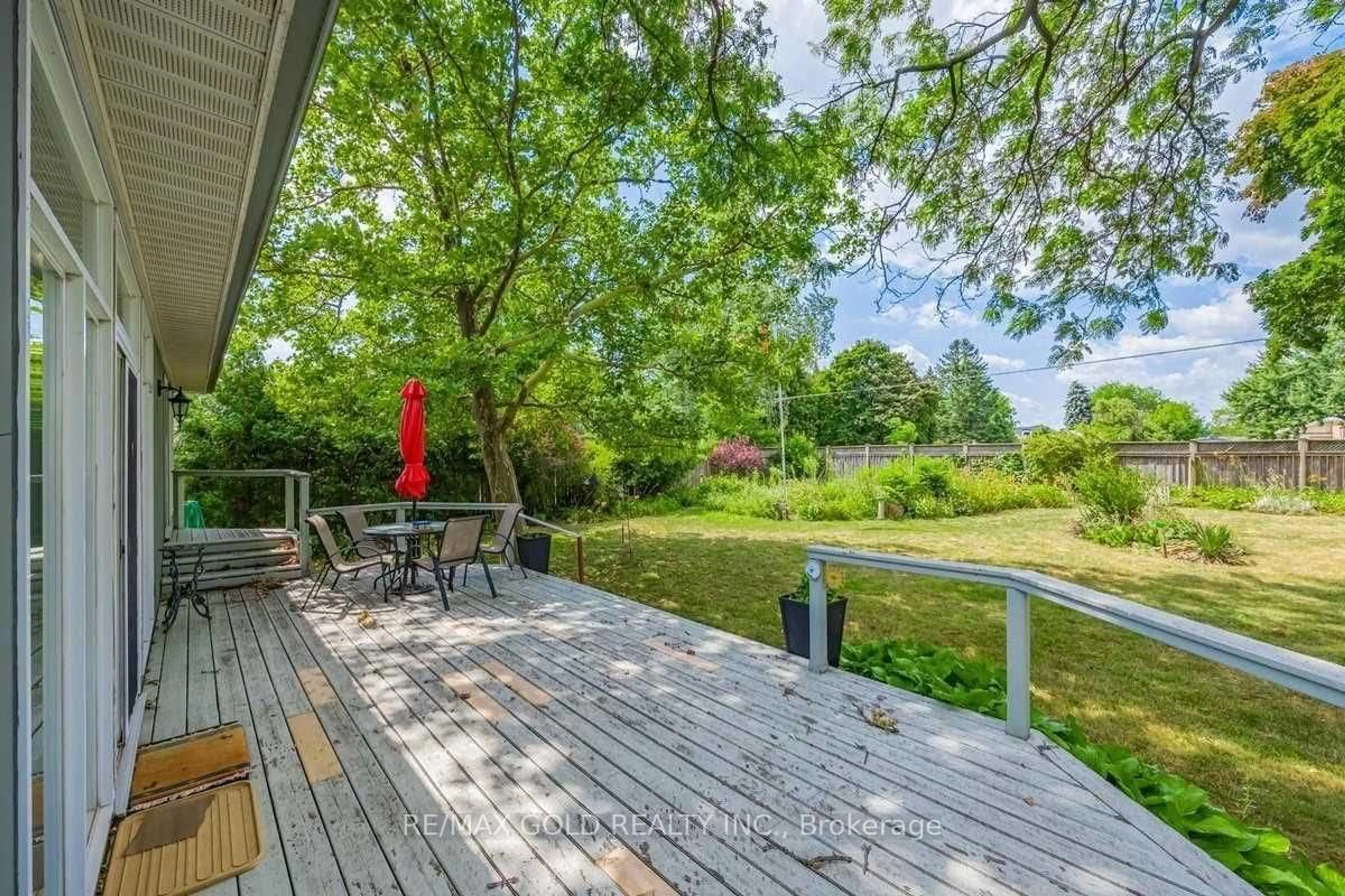 Patio, water/lake/river/ocean view for 378 Sandlewood Rd, Oakville Ontario L6L 3S2