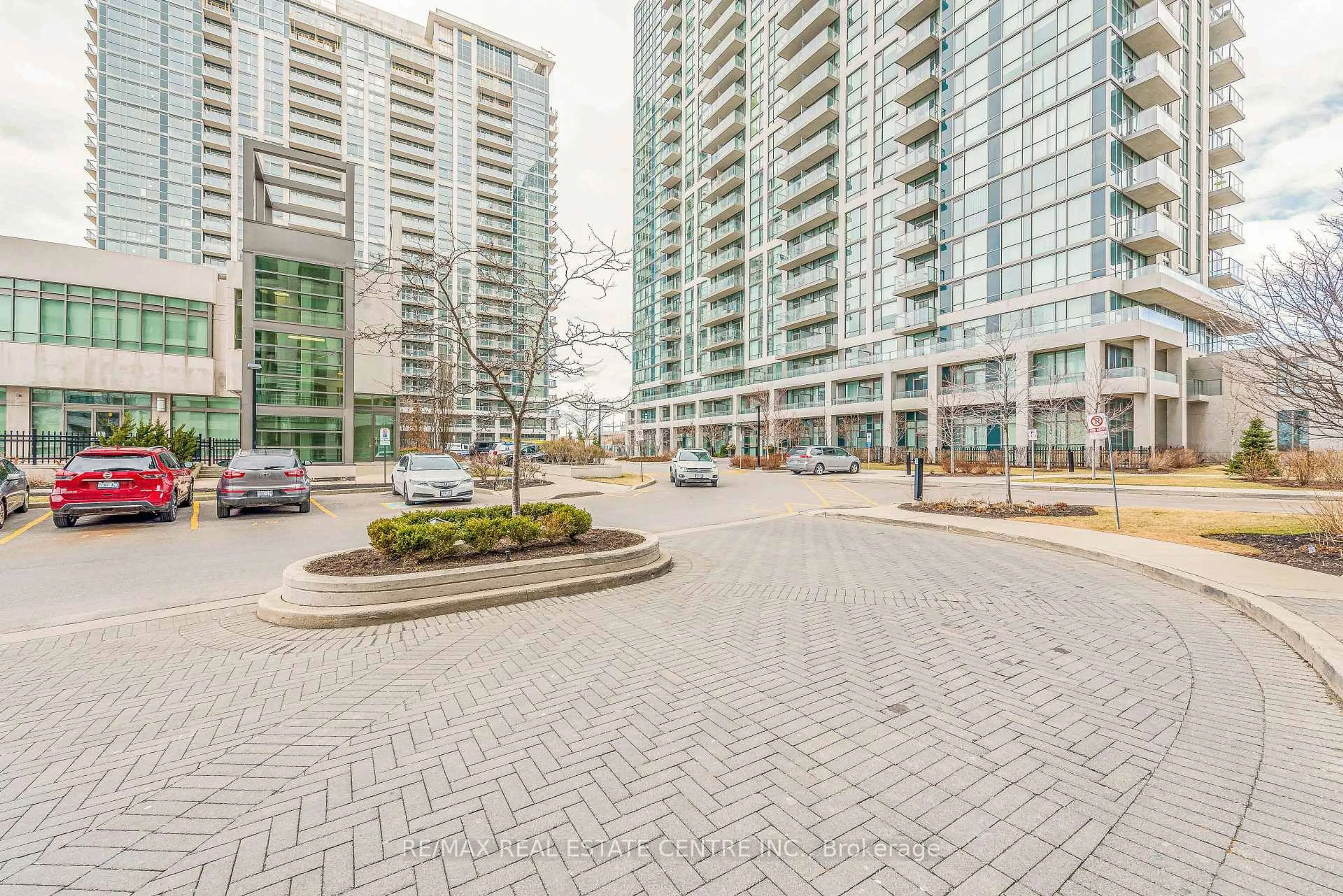 Patio, street for 339 Rathburn Rd #2116, Mississauga Ontario L5B 0K6