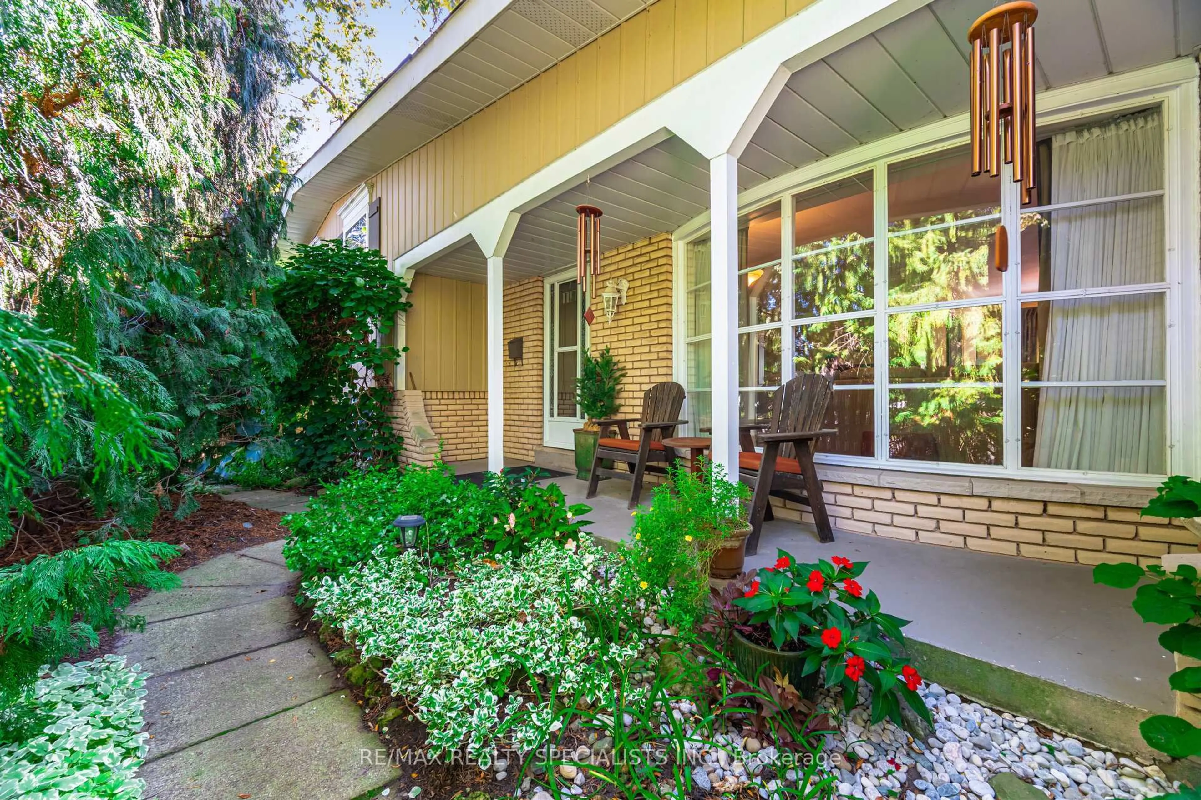 Patio, street for 480 Tipperary Ave, Burlington Ontario L7L 2L3