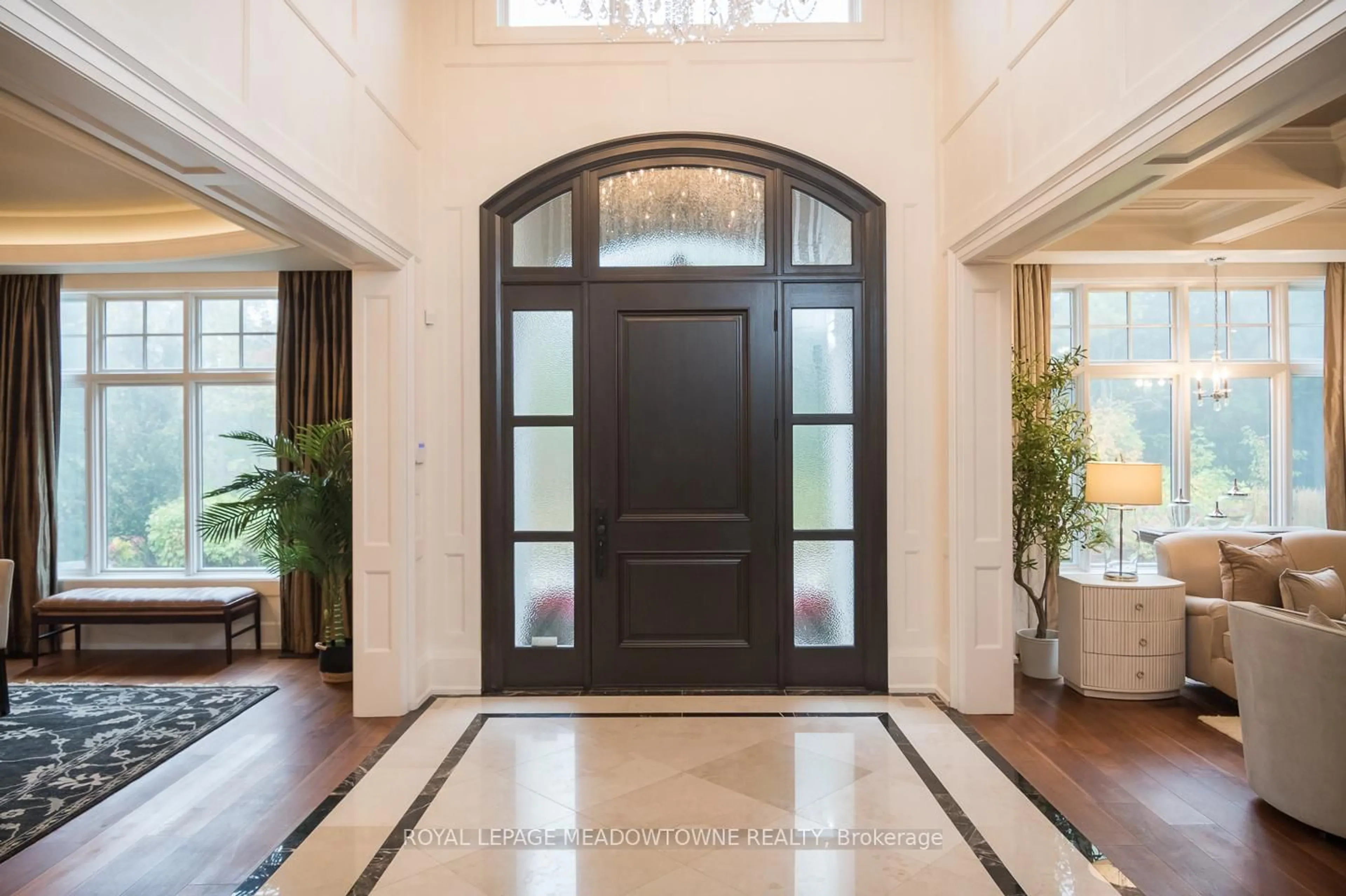 Indoor entryway for 13160 Nassagaweya Esquesing Townline, Milton Ontario L7J 2L7