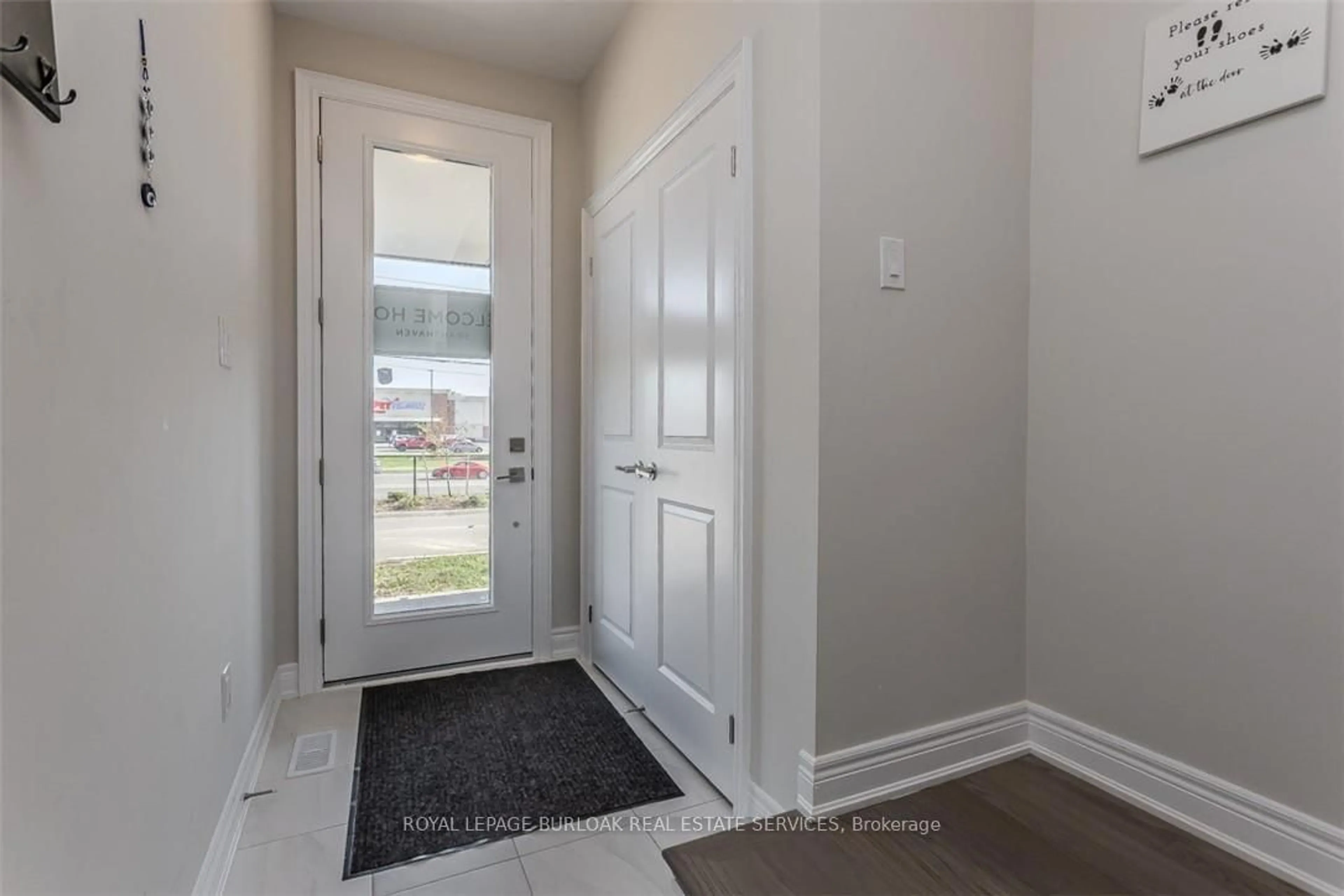 Indoor entryway for 2273 Turnberry Rd #52, Burlington Ontario L7M 2B2
