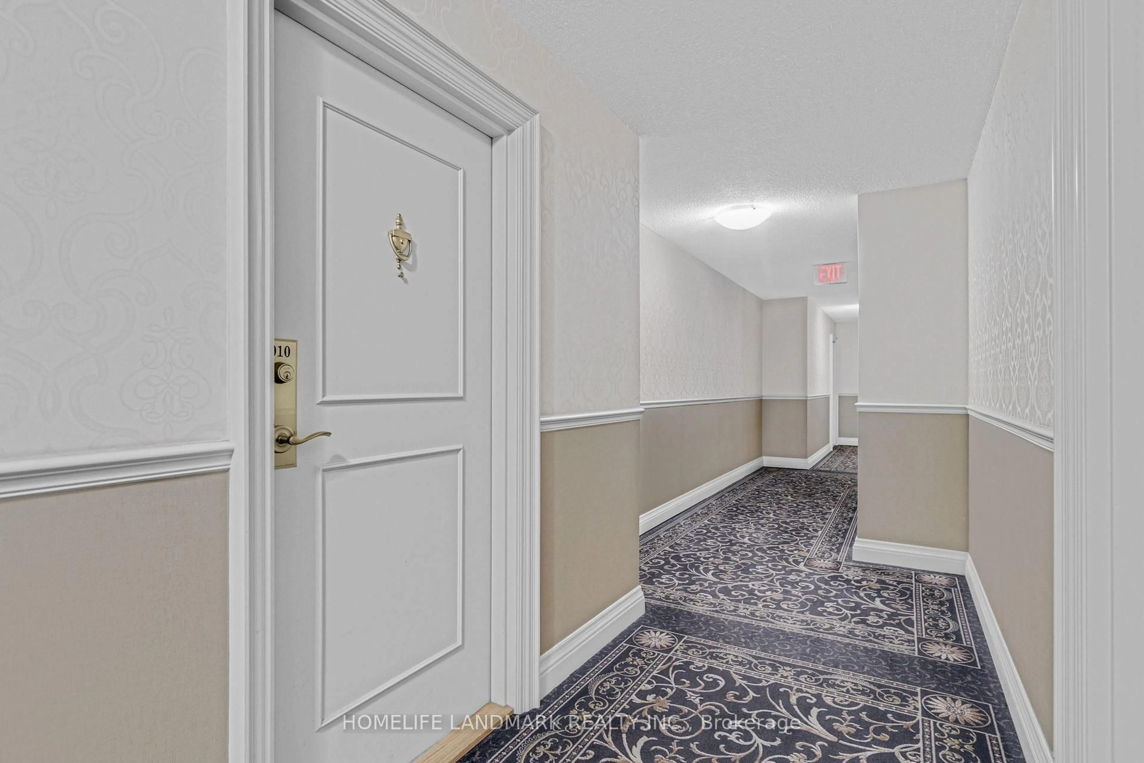 Indoor foyer for 50 Elm Dr #910, Mississauga Ontario L5A 3X2