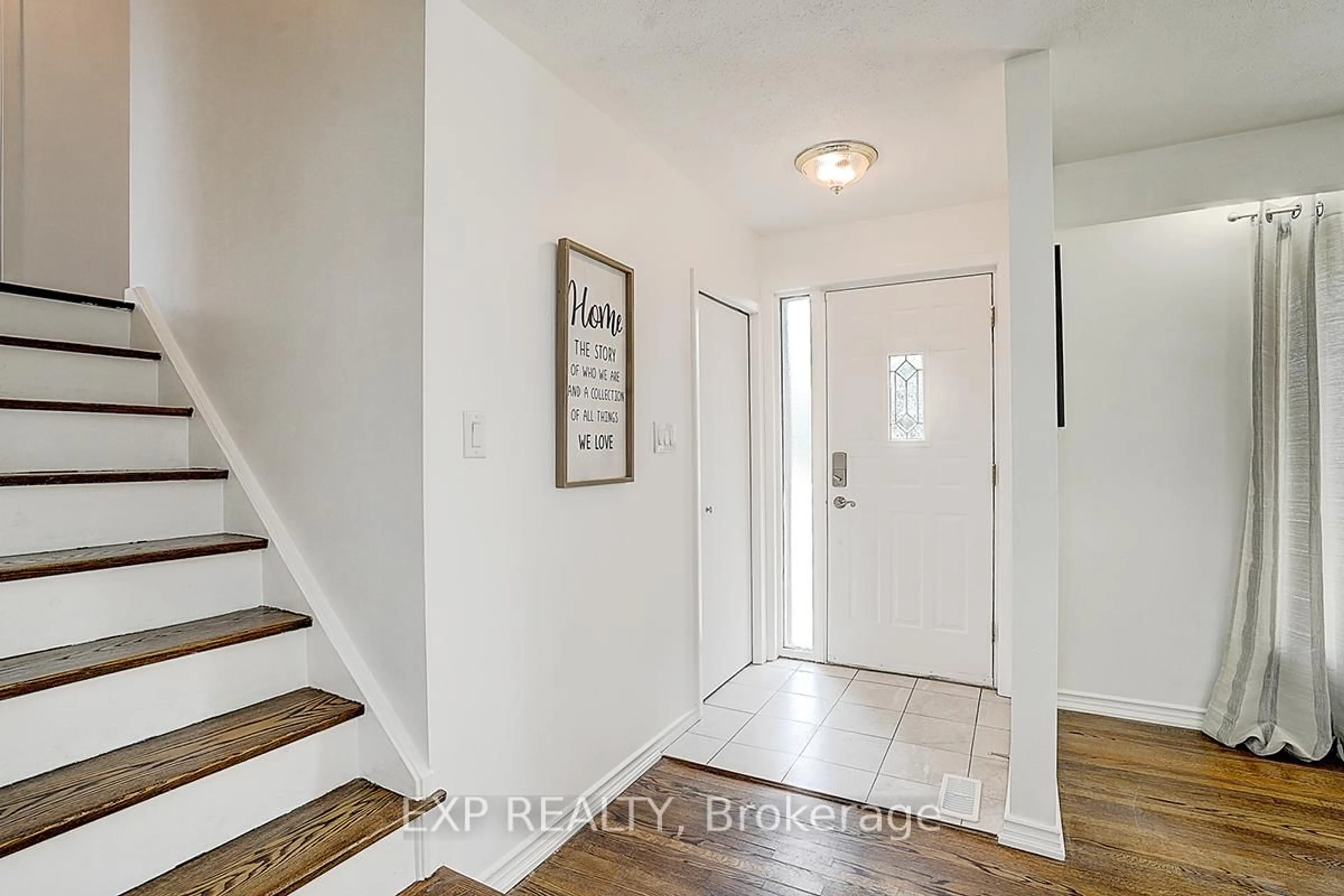 Indoor entryway for 11 Tullamore Rd, Brampton Ontario L6W 1J6