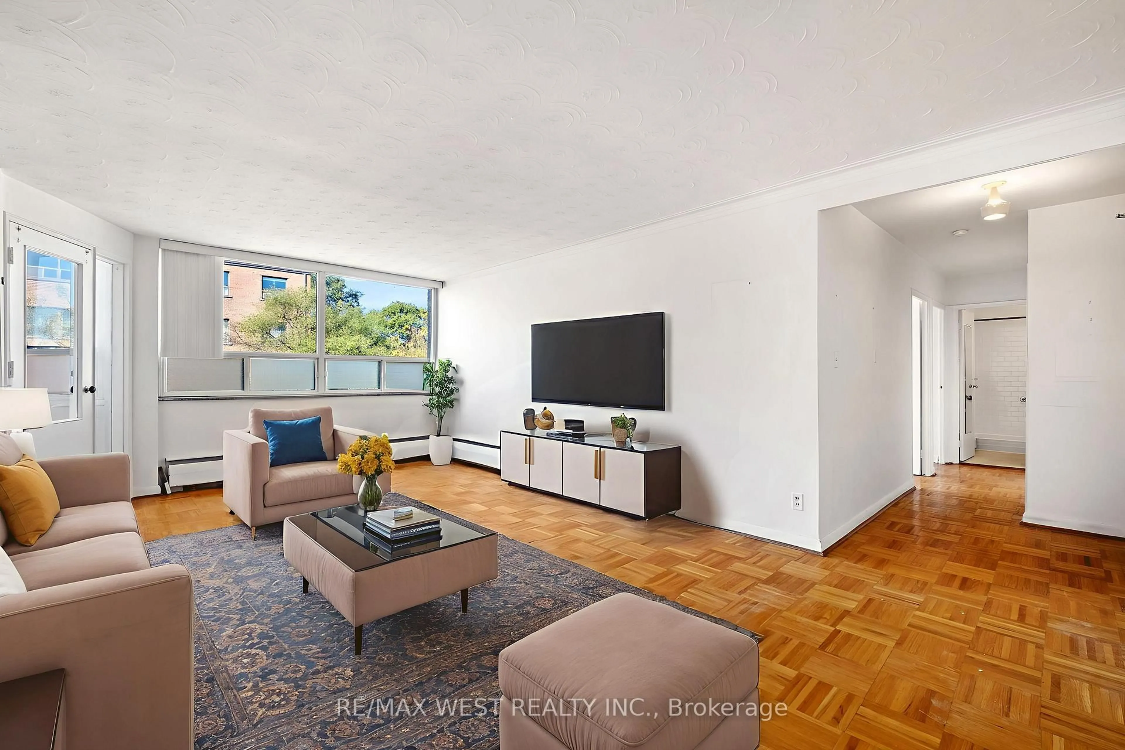 Living room with furniture, unknown for 8 Kinsdale Blvd #35, Toronto Ontario M8Y 1T9