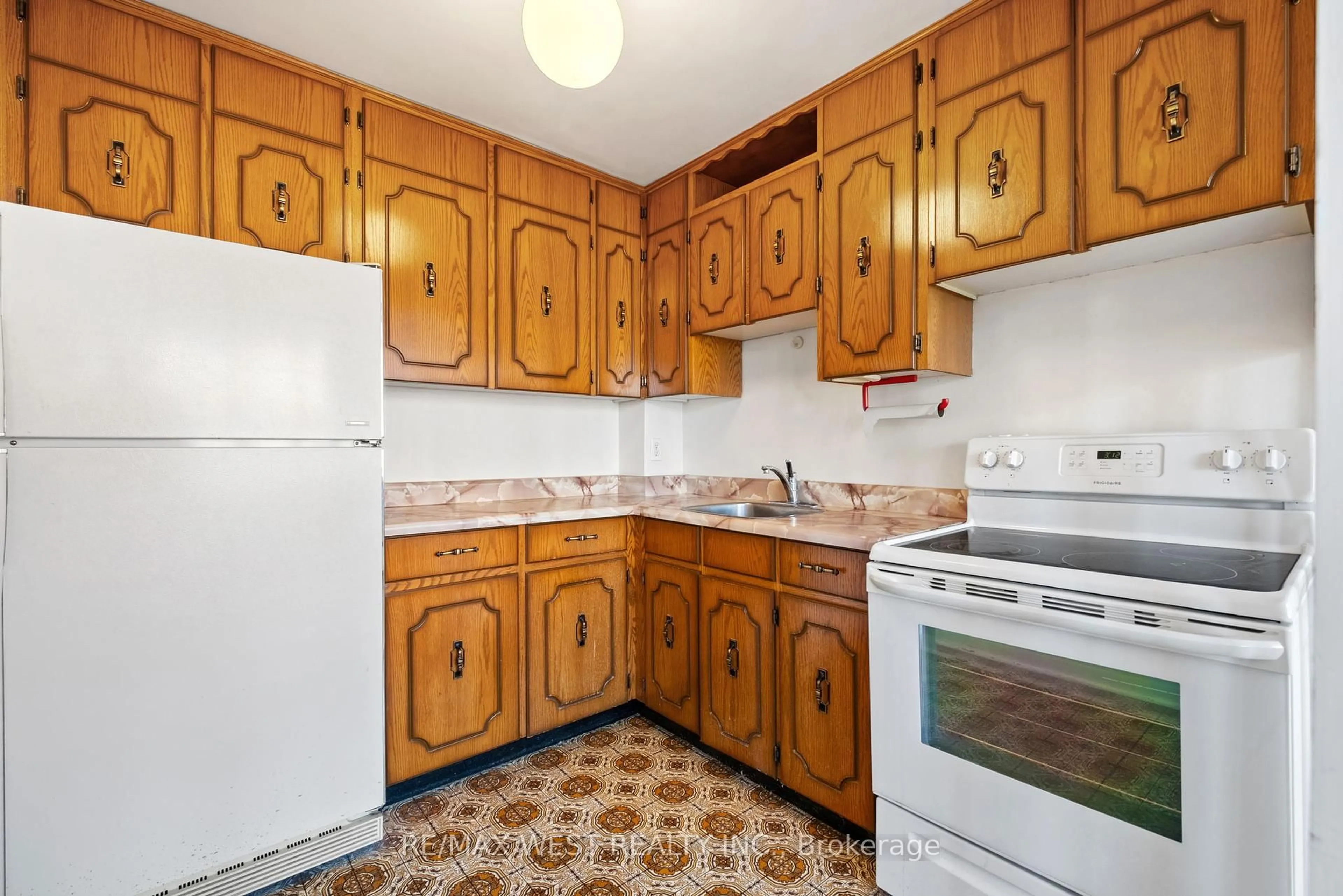 Standard kitchen, unknown for 8 Kinsdale Blvd #35, Toronto Ontario M8Y 1T9